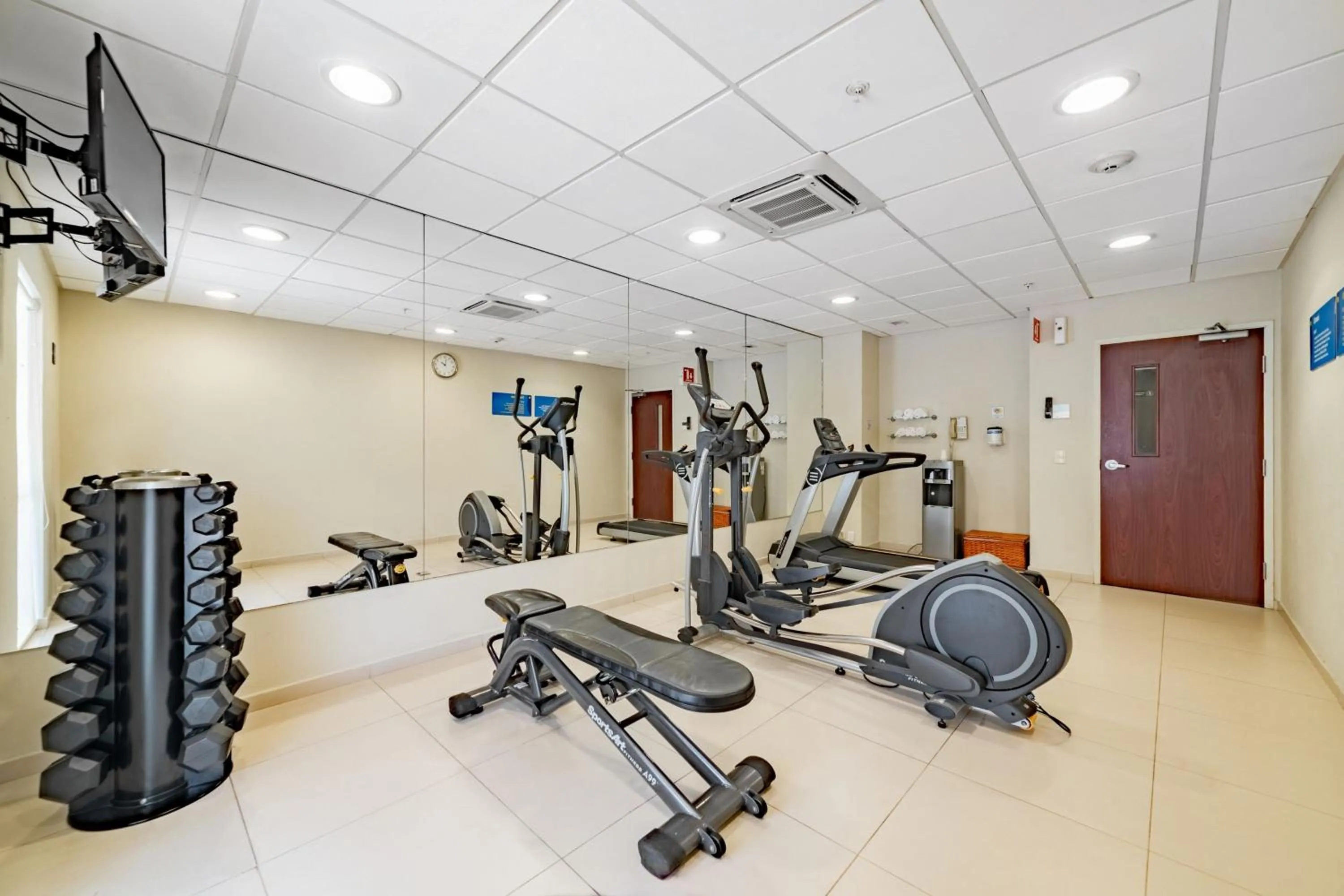 Fitness centre/facilities in City Express by Marriott Villahermosa