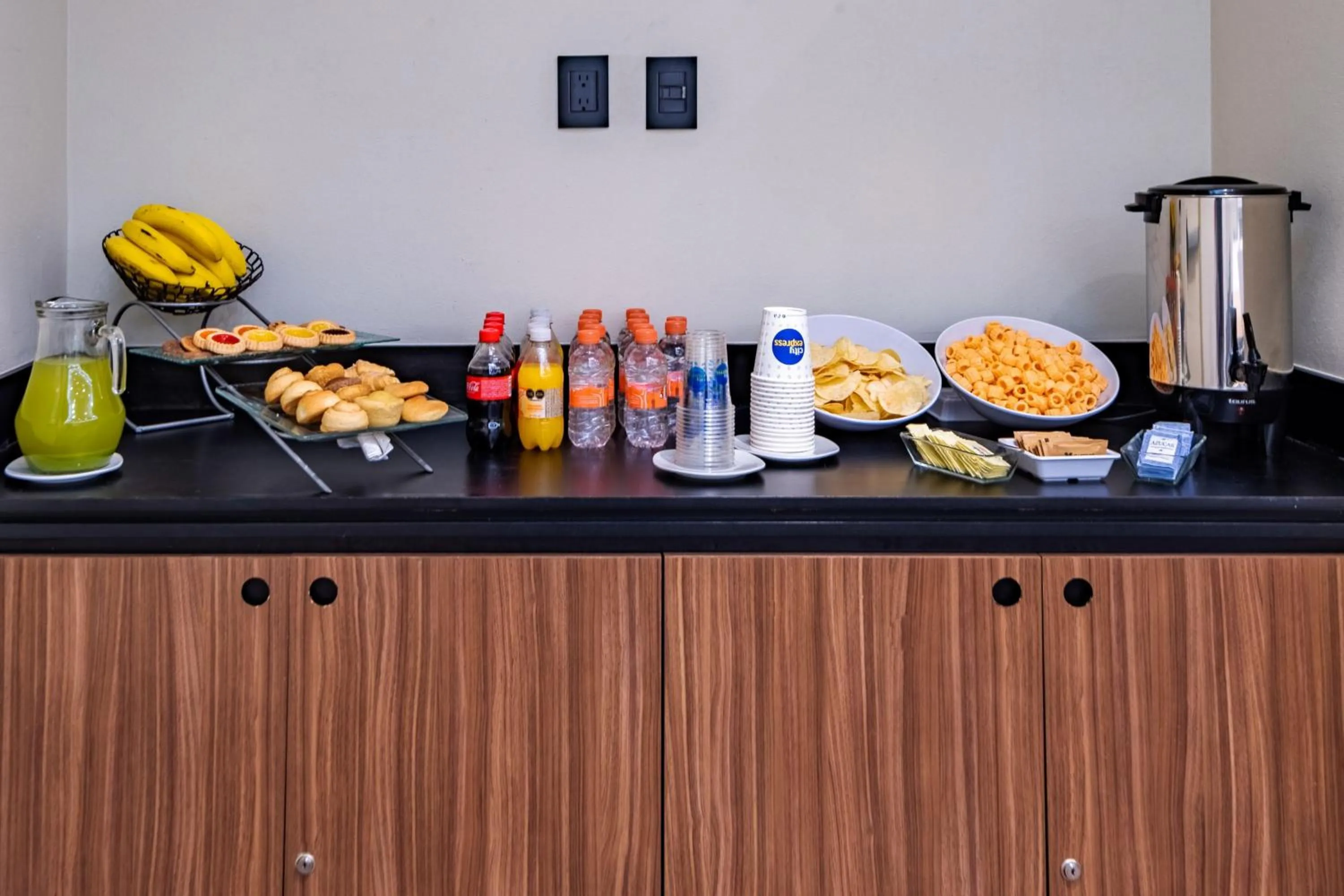 Restaurant/places to eat in City Express by Marriott Villahermosa