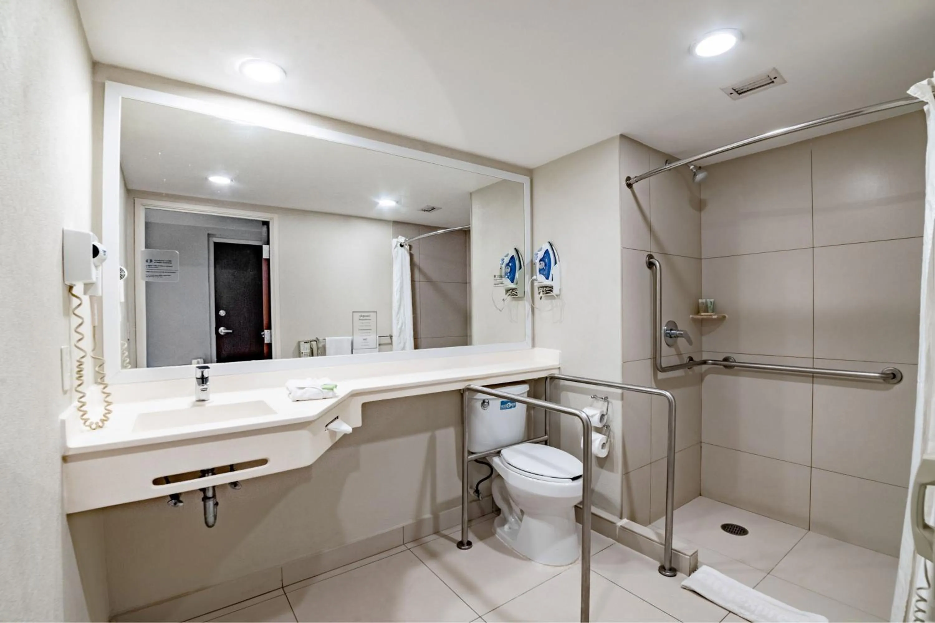 Bathroom in City Express by Marriott Villahermosa