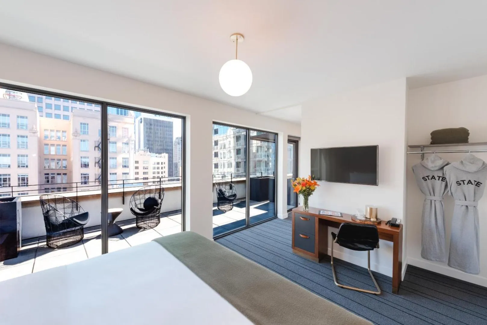 Bedroom, Bed in The State Hotel