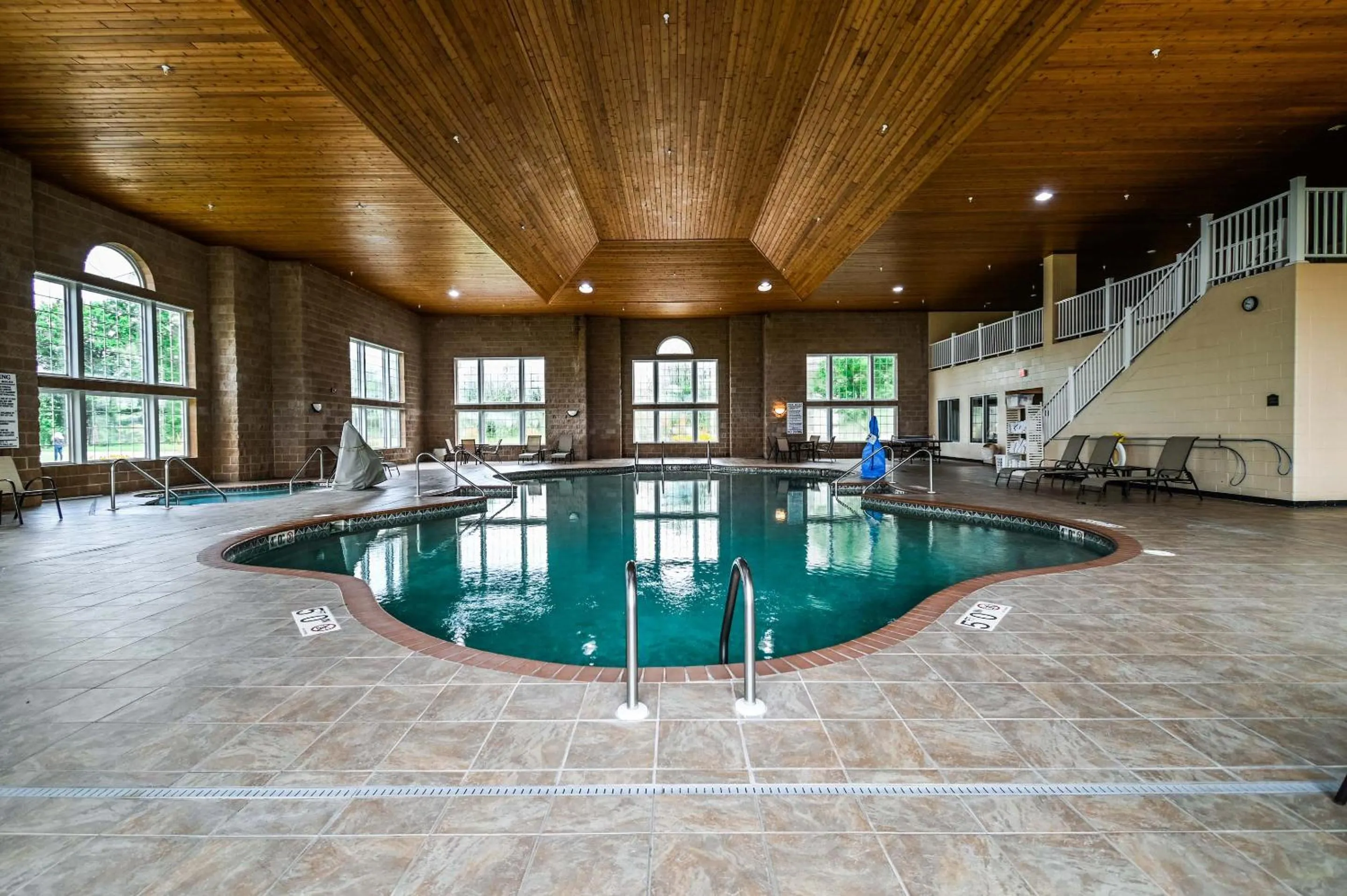 Swimming pool in Four Seasons Island Resort