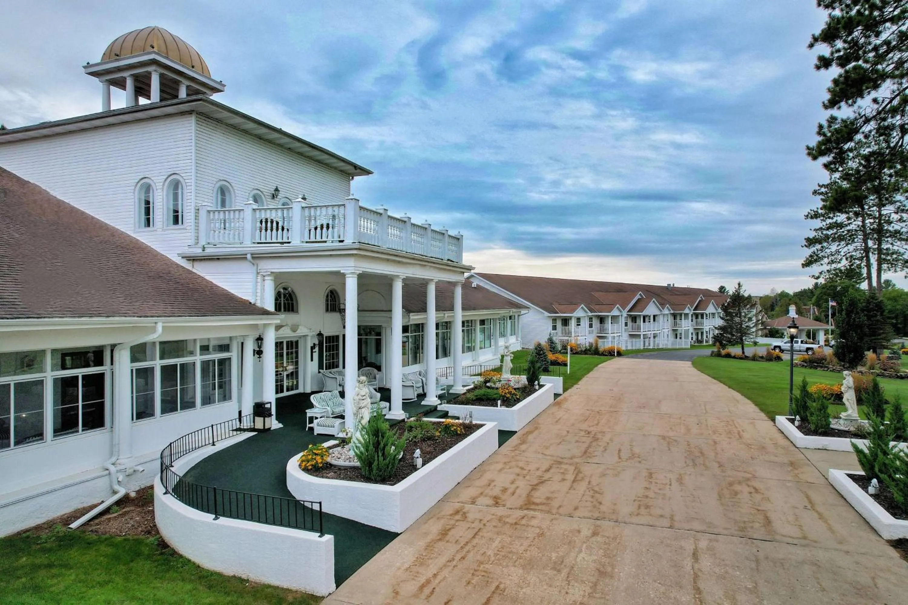 Property building in Four Seasons Island Resort