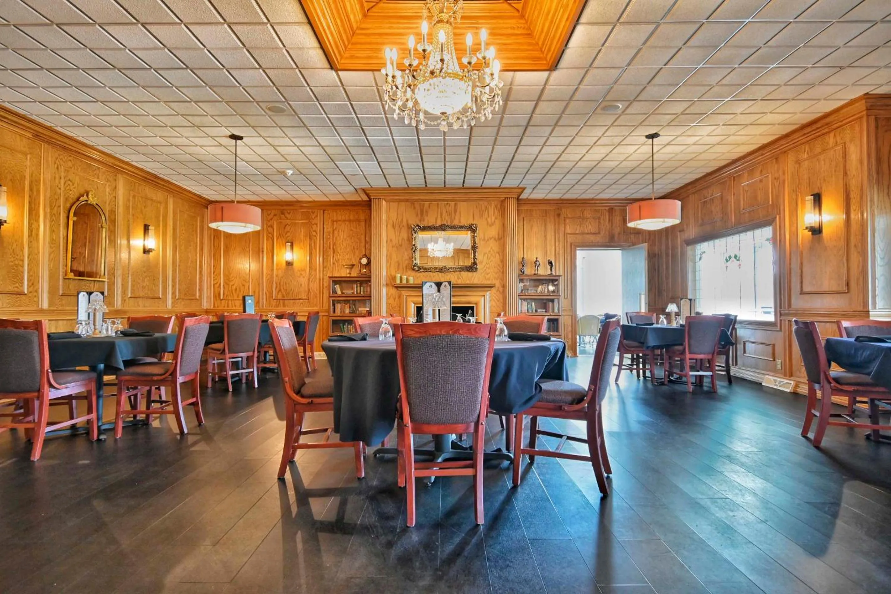 Restaurant/places to eat in Four Seasons Island Resort