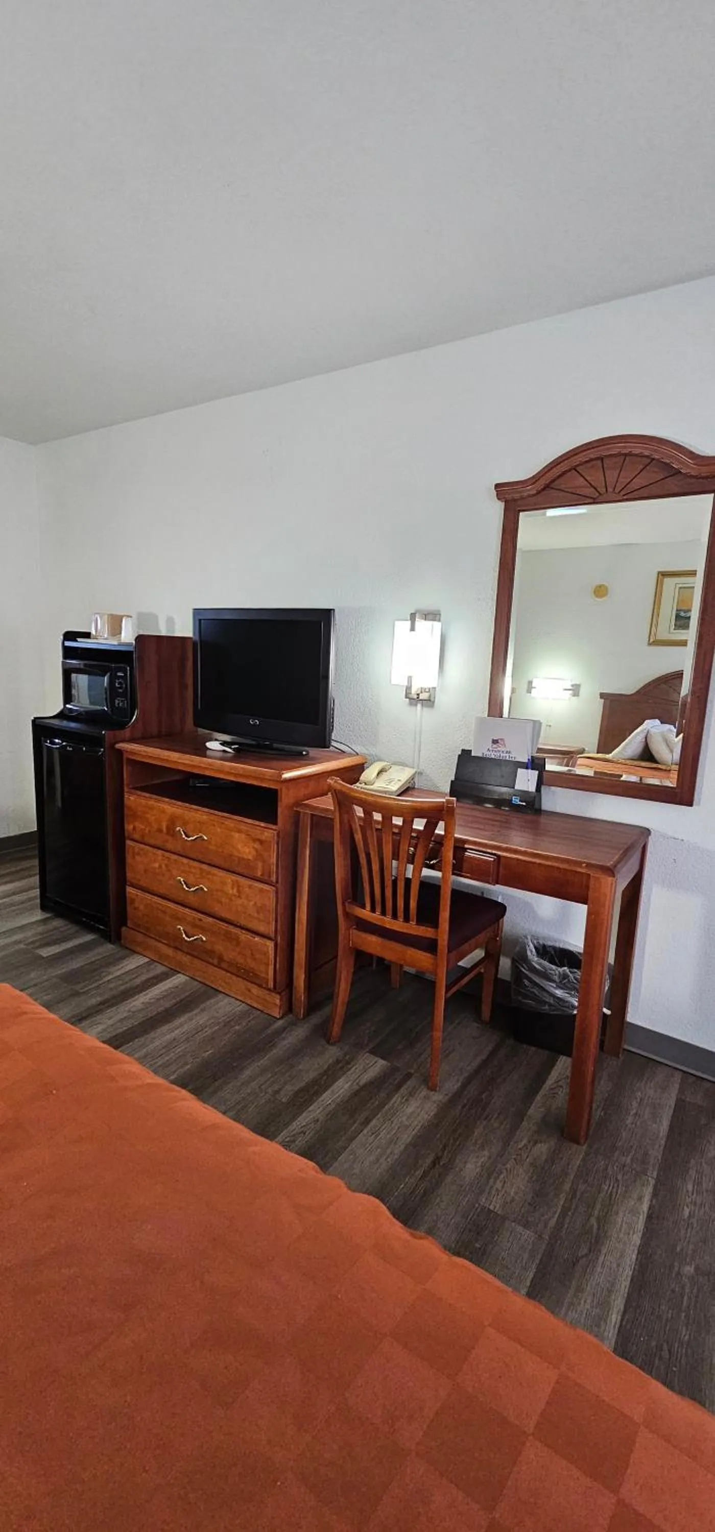 Bed in Travel Inn & Suite