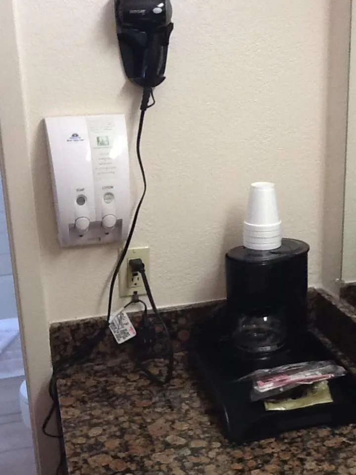 TV/Entertainment Center in American Best Value Inn Springerville