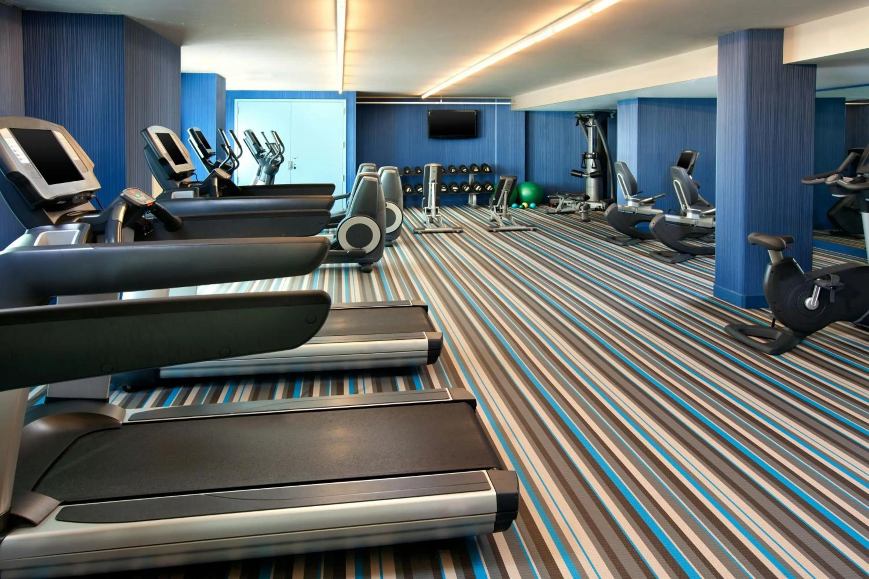 Fitness centre/facilities in Aloft San Francisco Airport