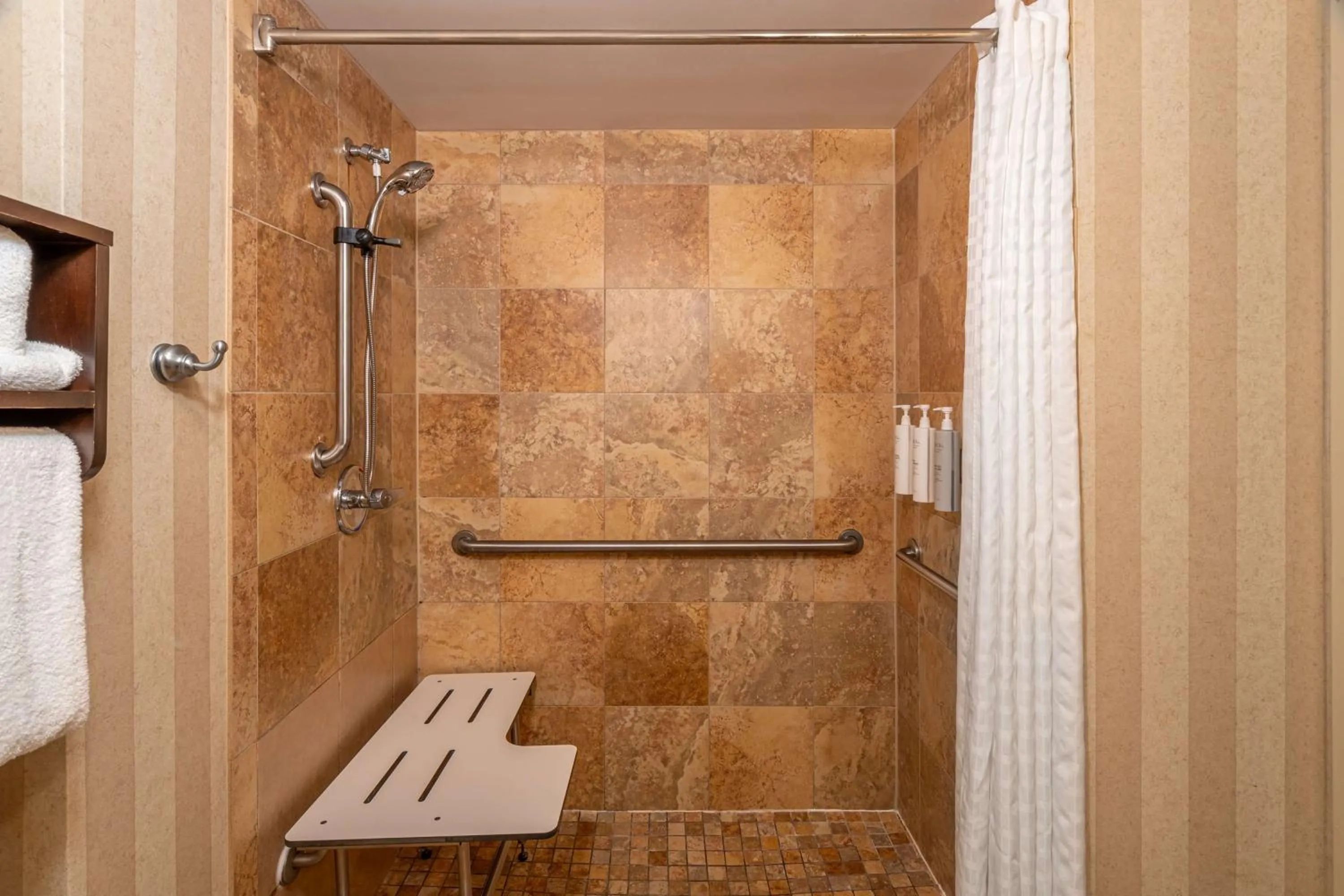 Bathroom in Hampton Inn Nashville / Vanderbilt