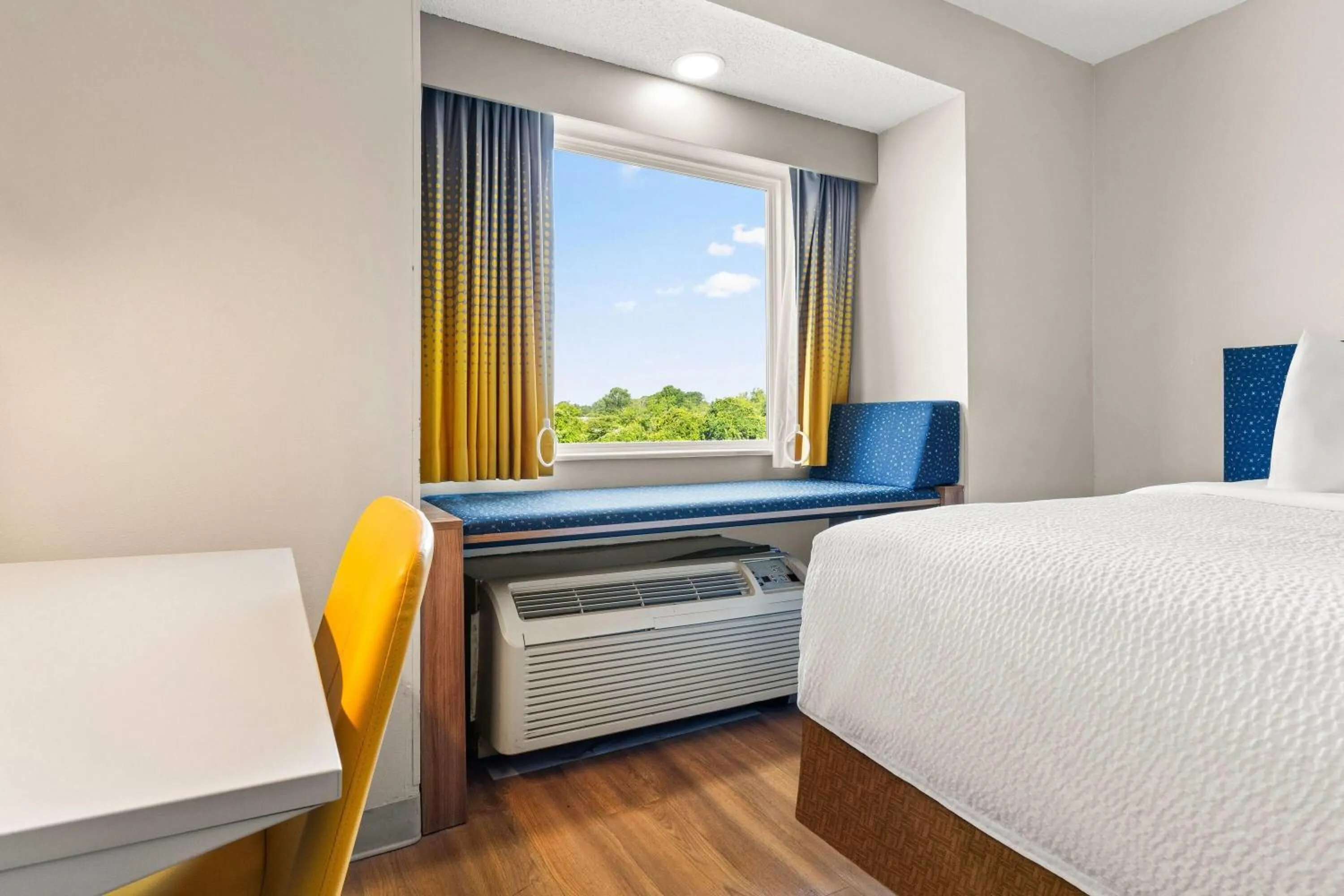 Bed in Microtel Inn and Suites - Salisbury