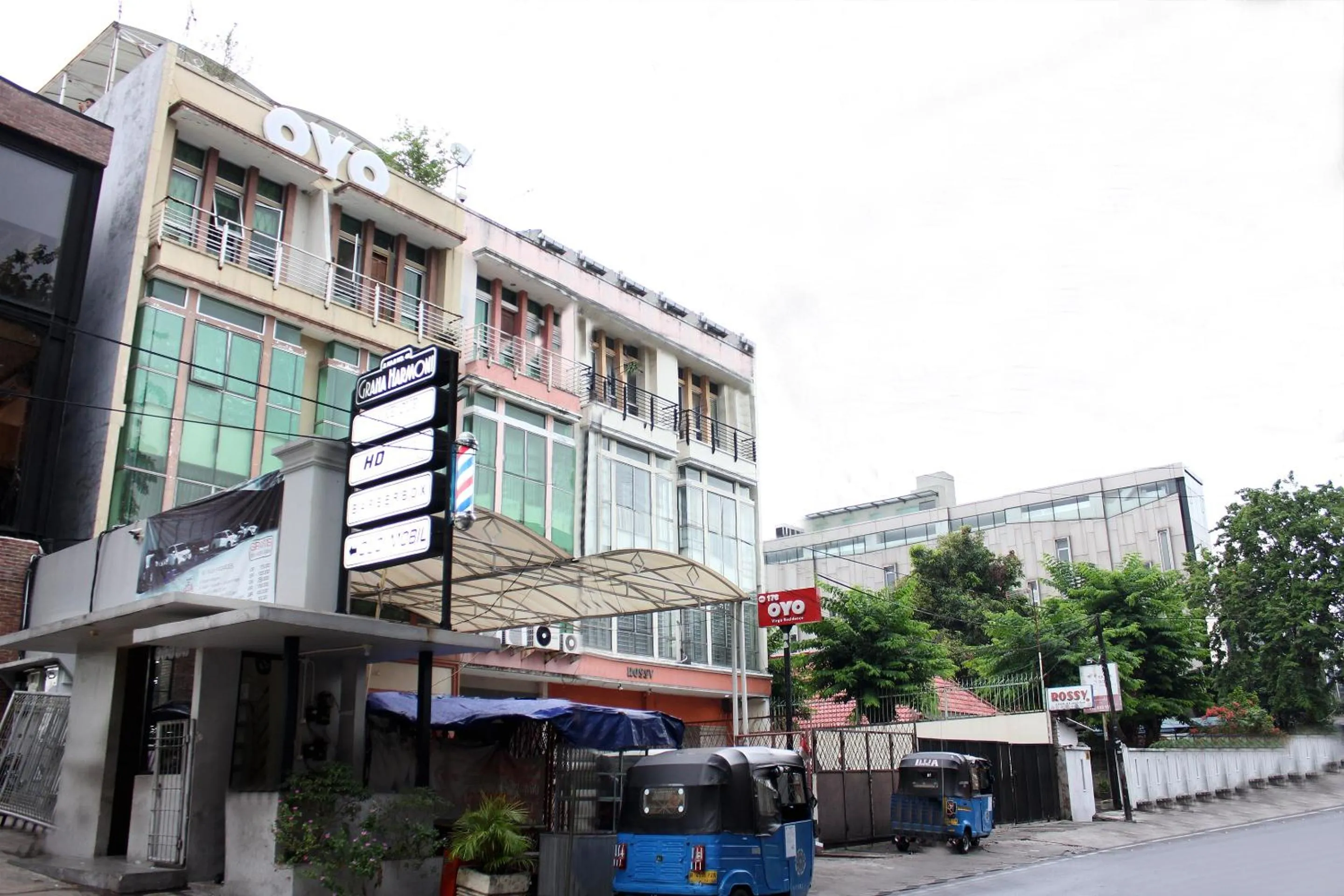Facade/entrance in OYO 176 Near Cideng Virgo Residence