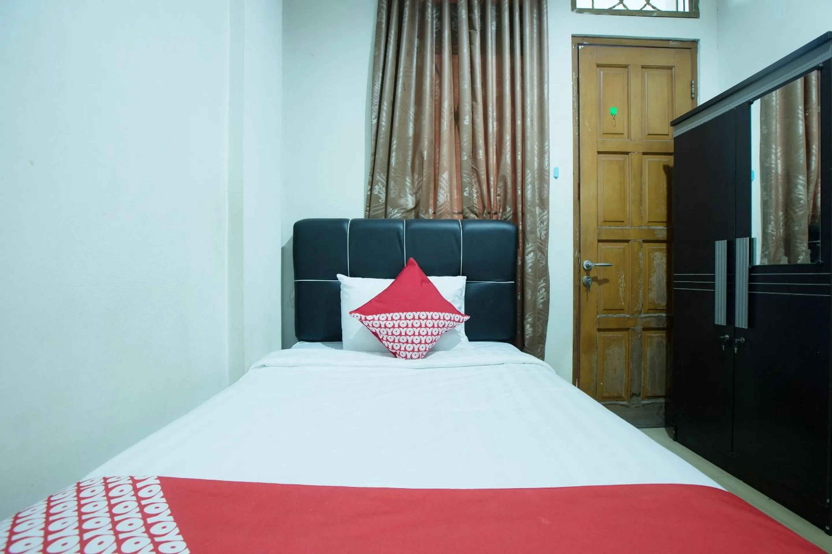 Bedroom in OYO 176 Near Cideng Virgo Residence