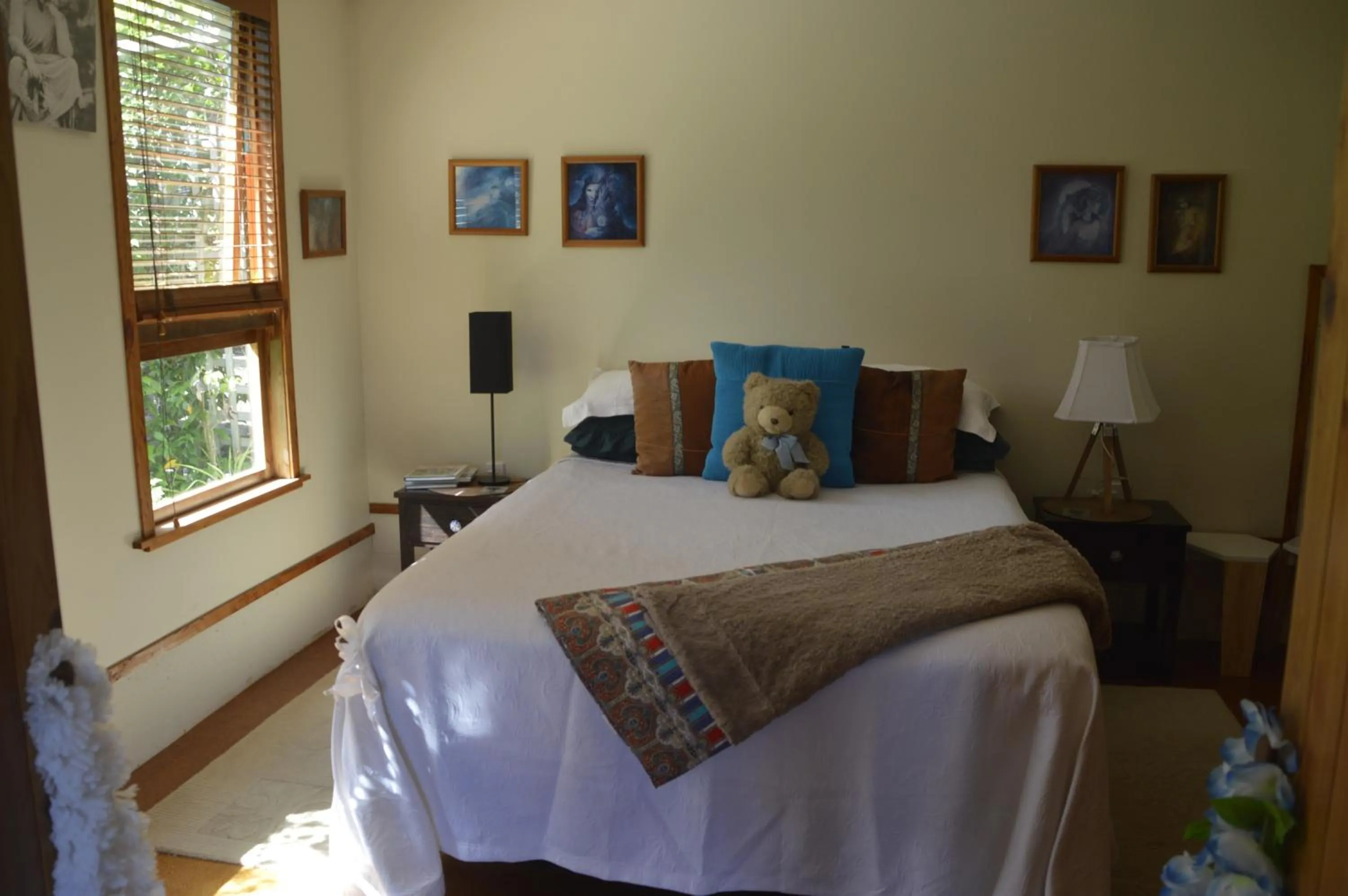 Bed in Bethells Beach Cottages