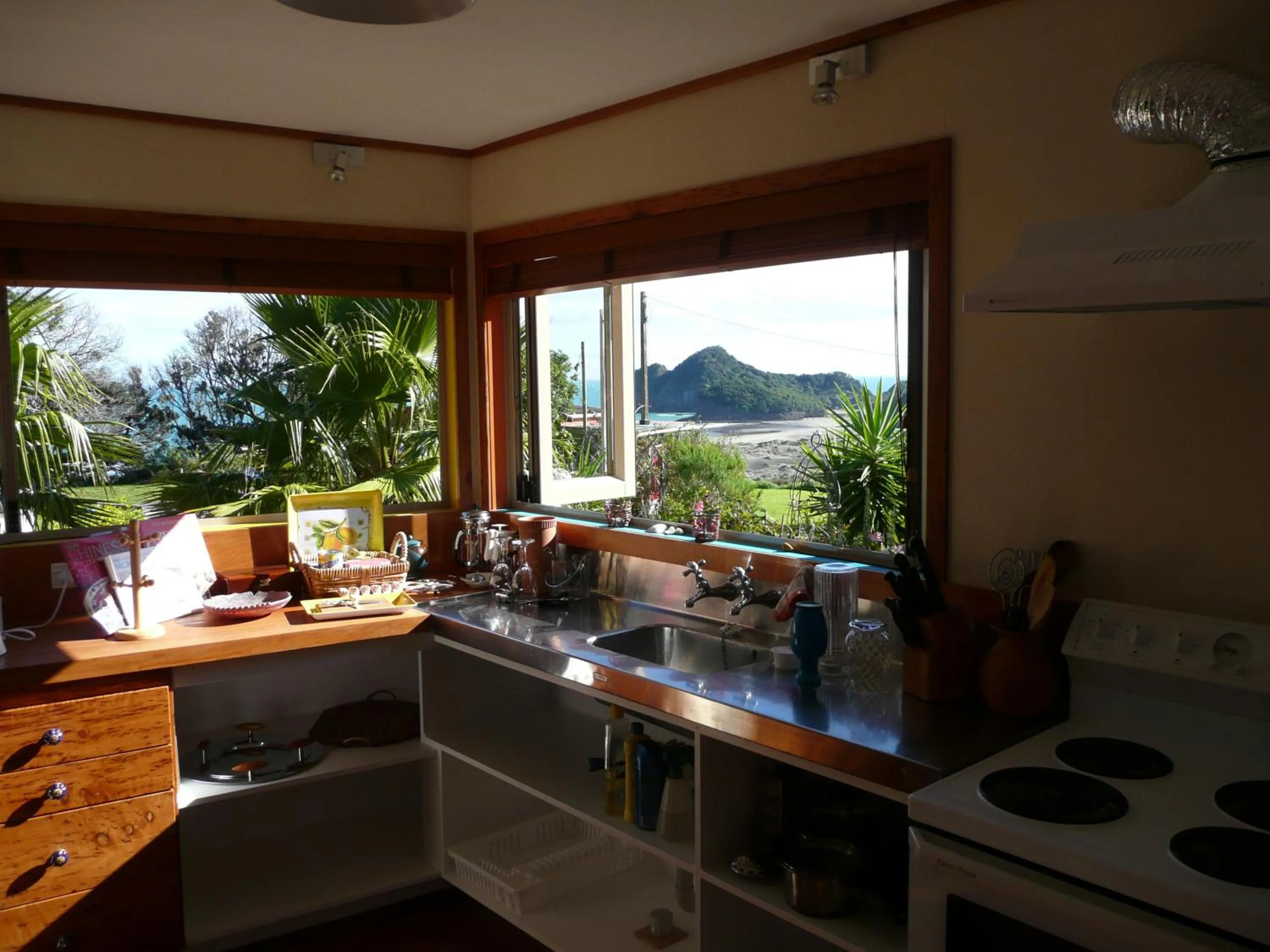 Bethells Beach Cottages