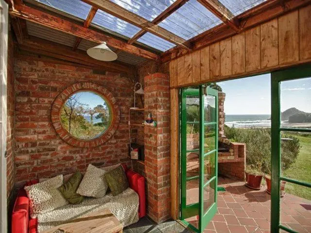 Day in Bethells Beach Cottages