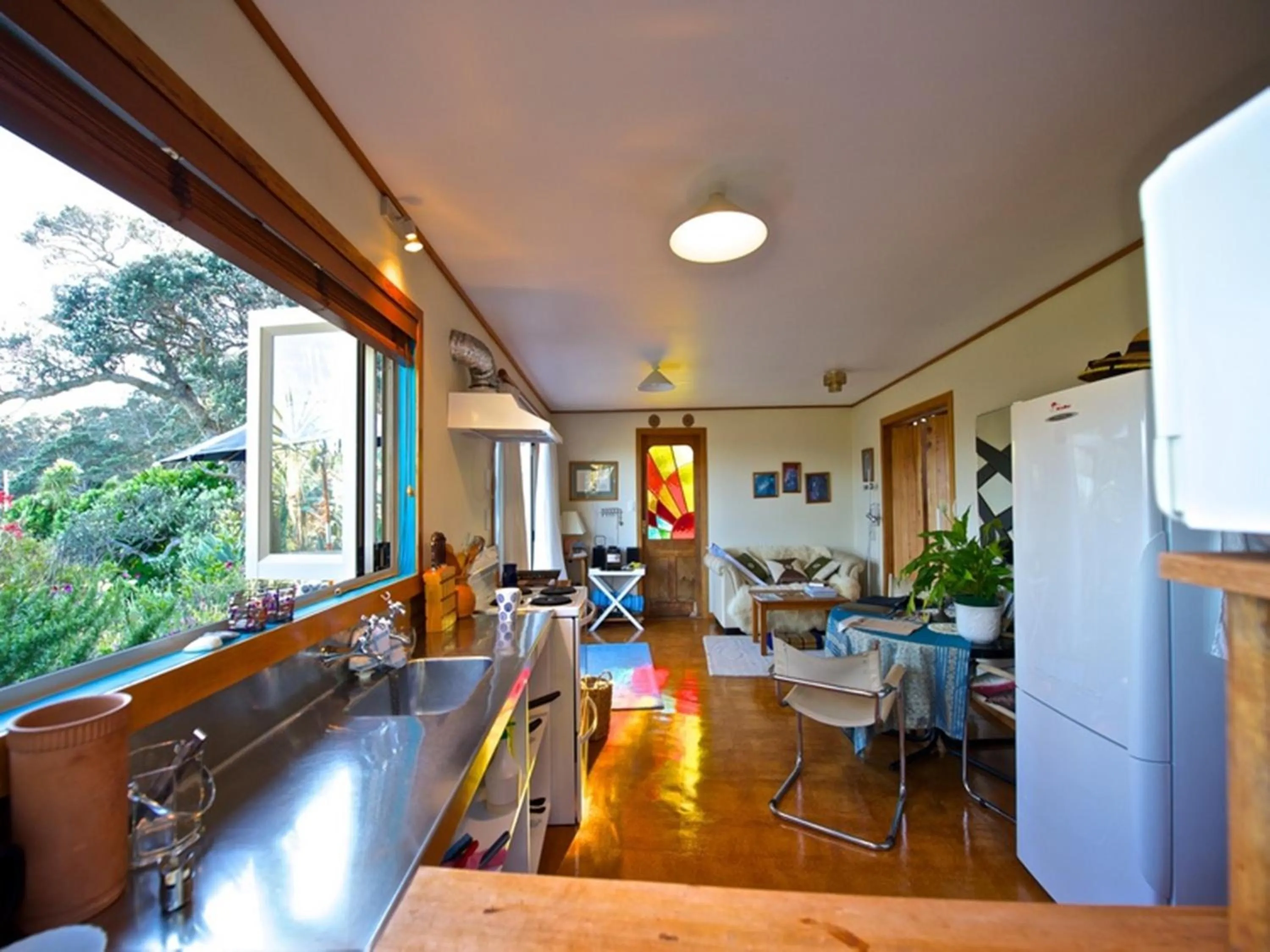Kitchen or kitchenette in Bethells Beach Cottages