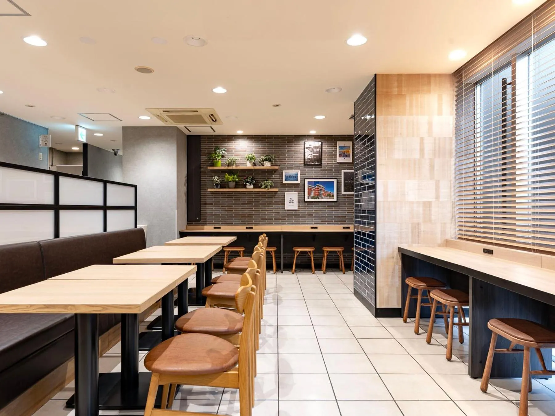 Lounge or bar in Super Hotel JR Shin-Osaka Higashiguchi