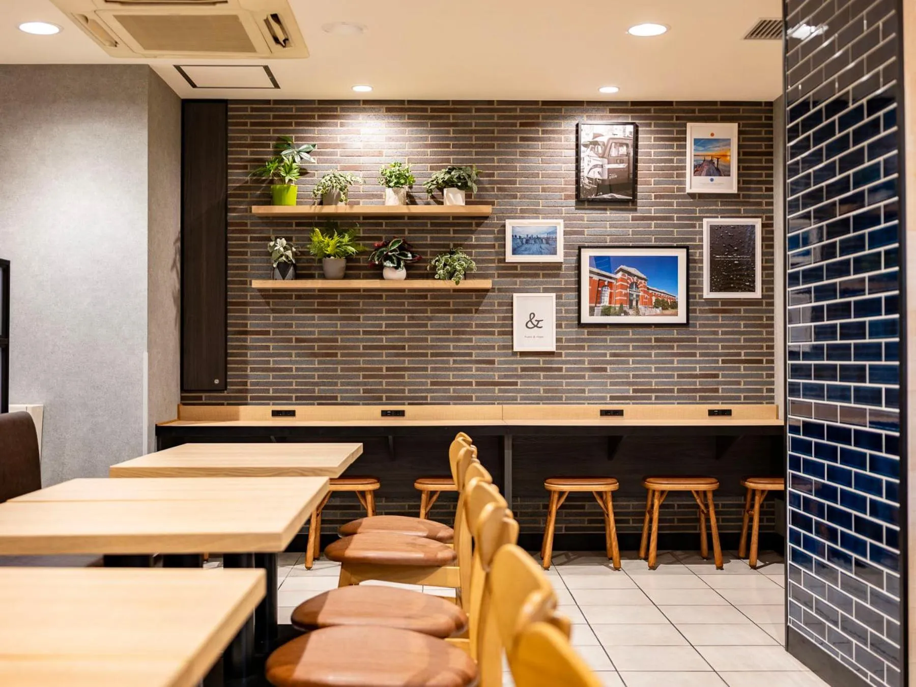 Lounge or bar in Super Hotel JR Shin-Osaka Higashiguchi