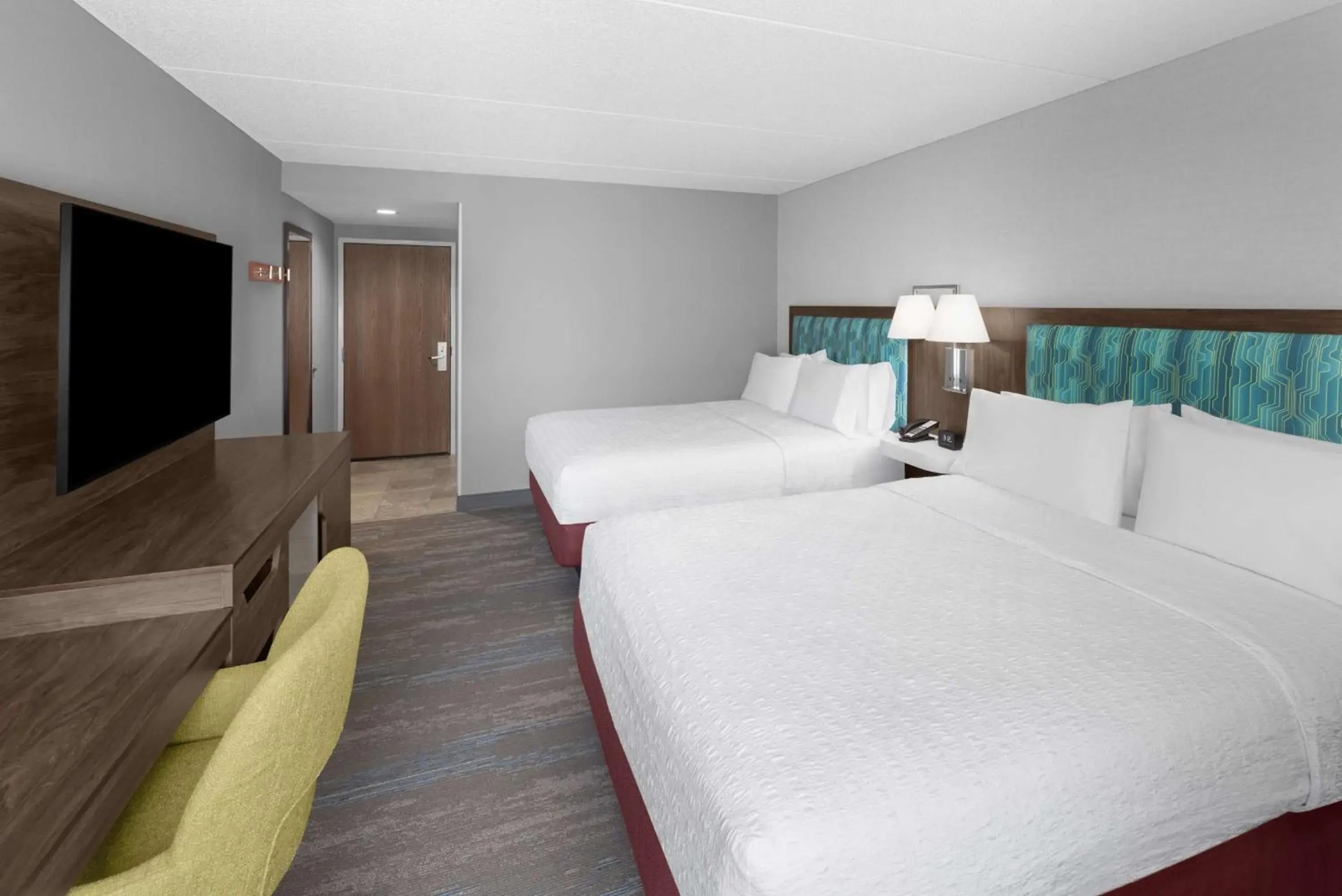 Queen Suite with Sofa Bed - Non-Smoking in Hampton Inn Cleveland-Downtown Queen Suite with Sofa Bed - Non-Smoking in Hampton Inn Cleveland-Downtown