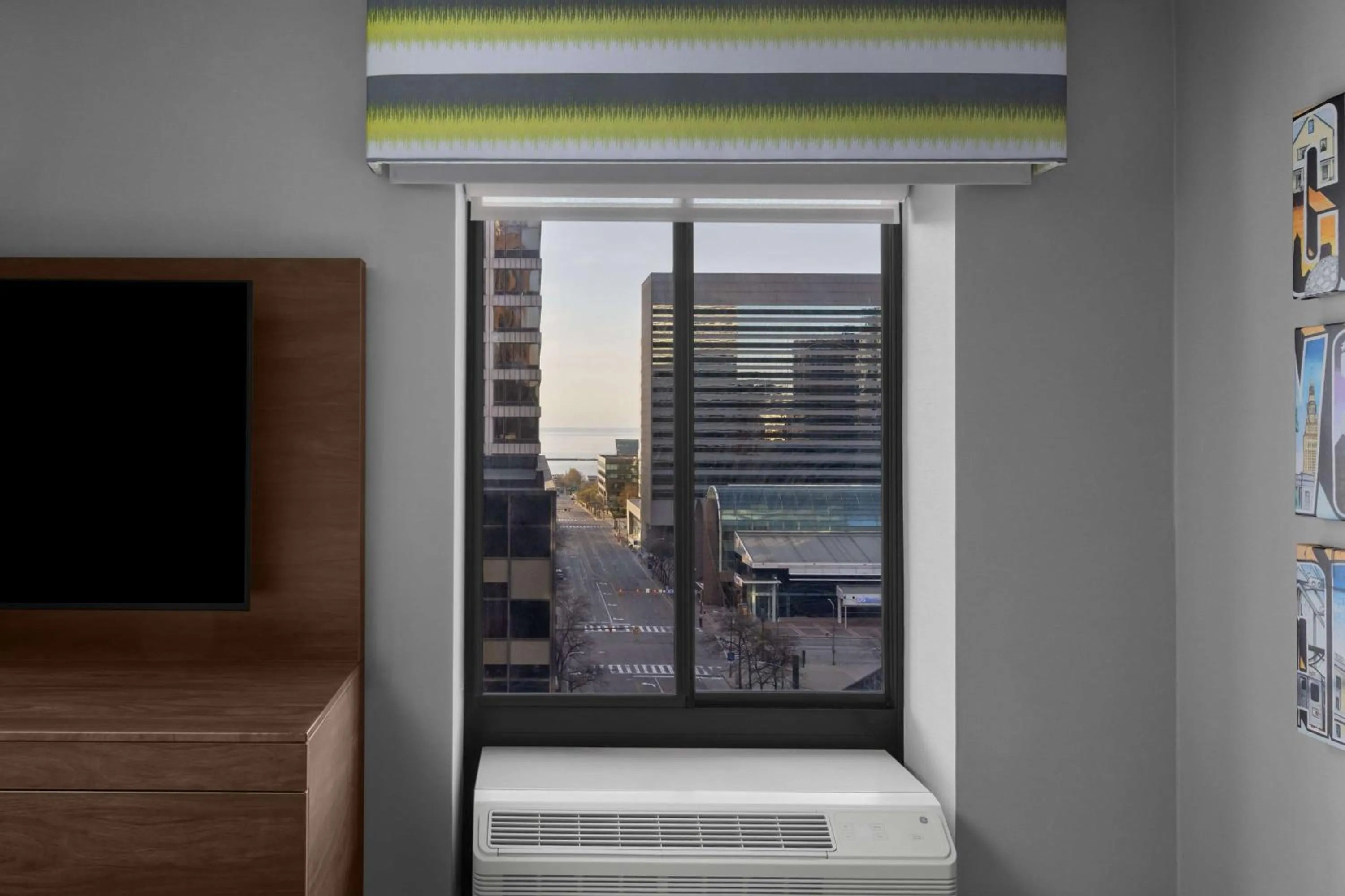 Photo of the whole room in Hampton Inn Cleveland-Downtown