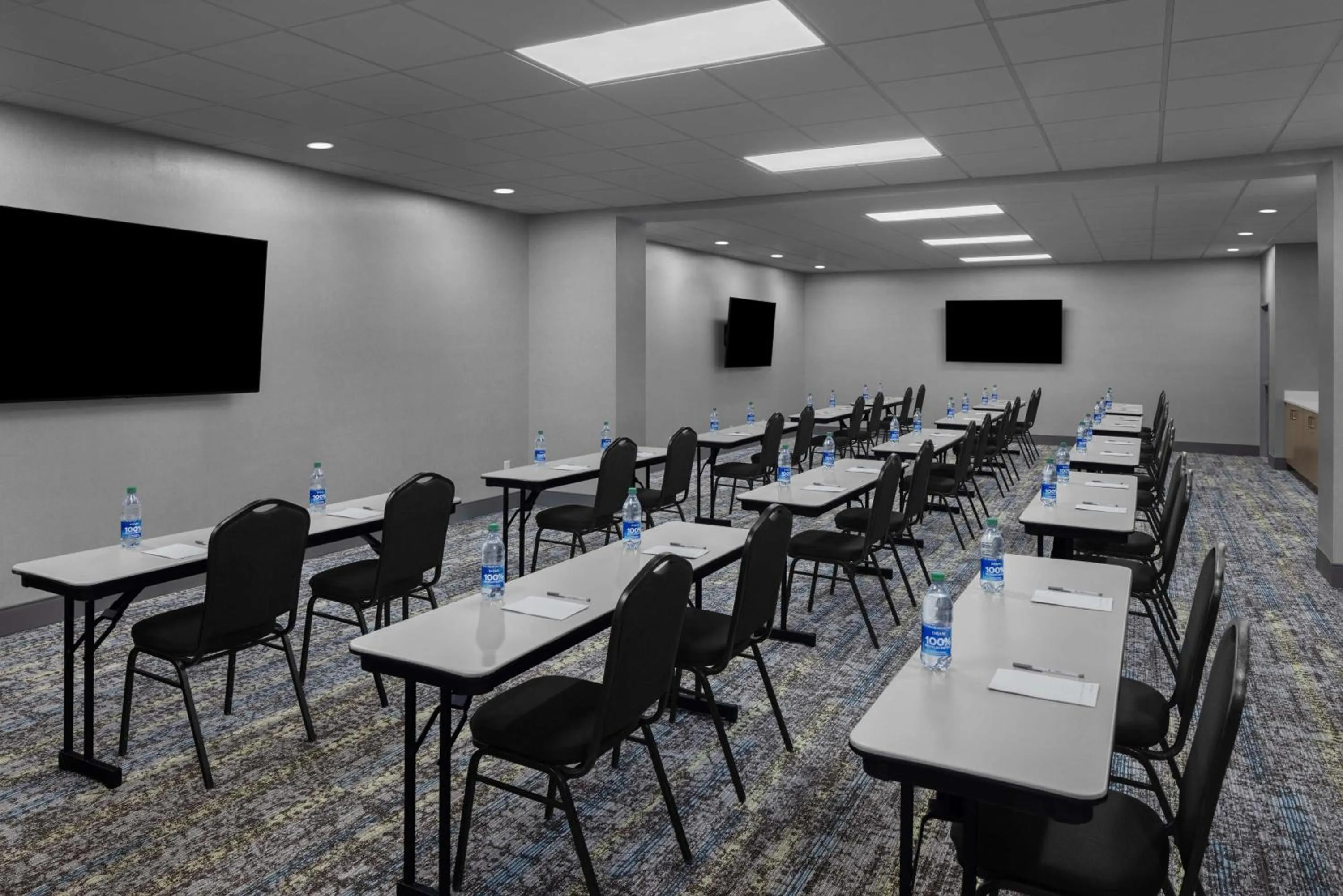 Meeting/conference room in Hampton Inn Cleveland-Downtown
