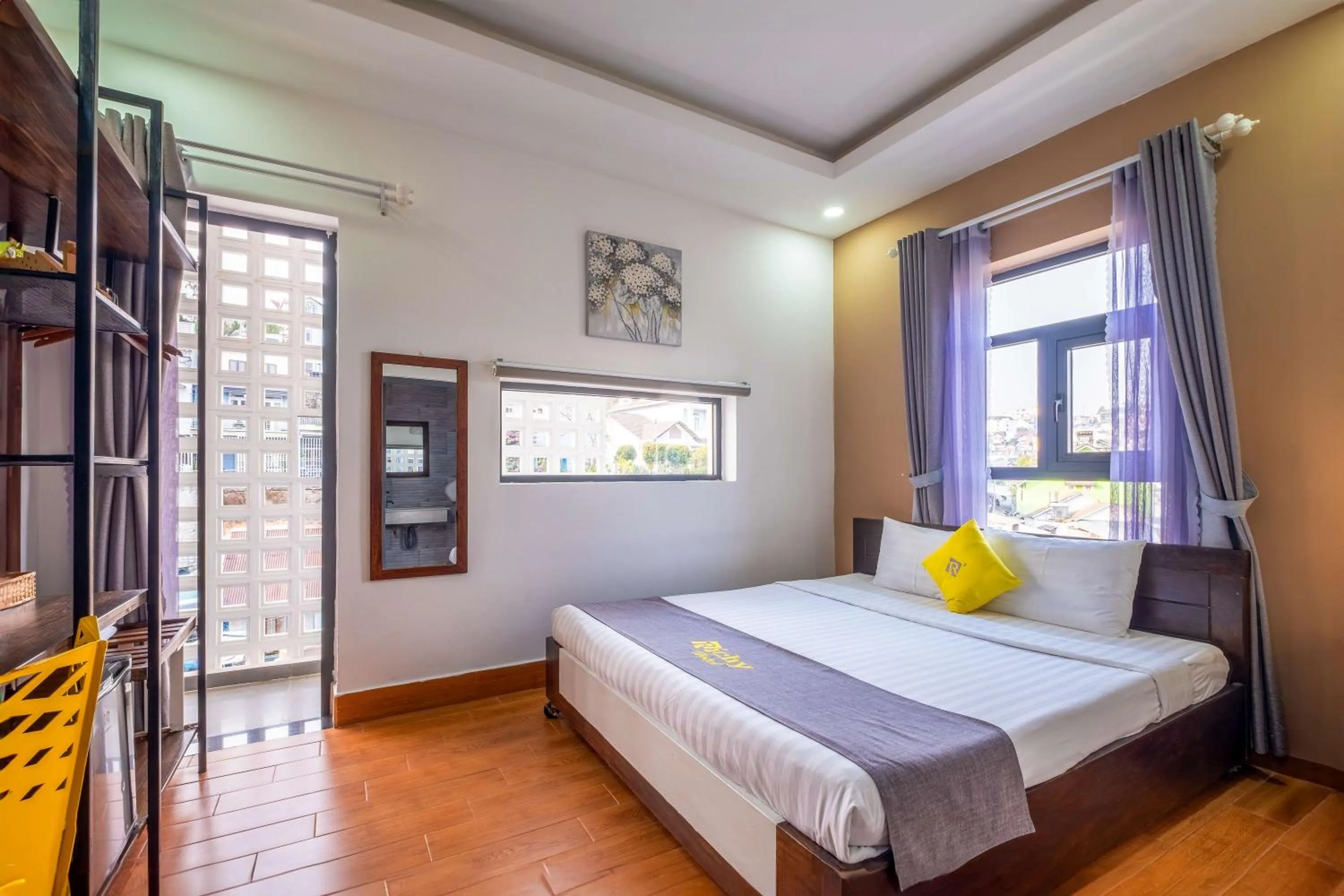 Bedroom, Bed in Richy Dalat Hotel