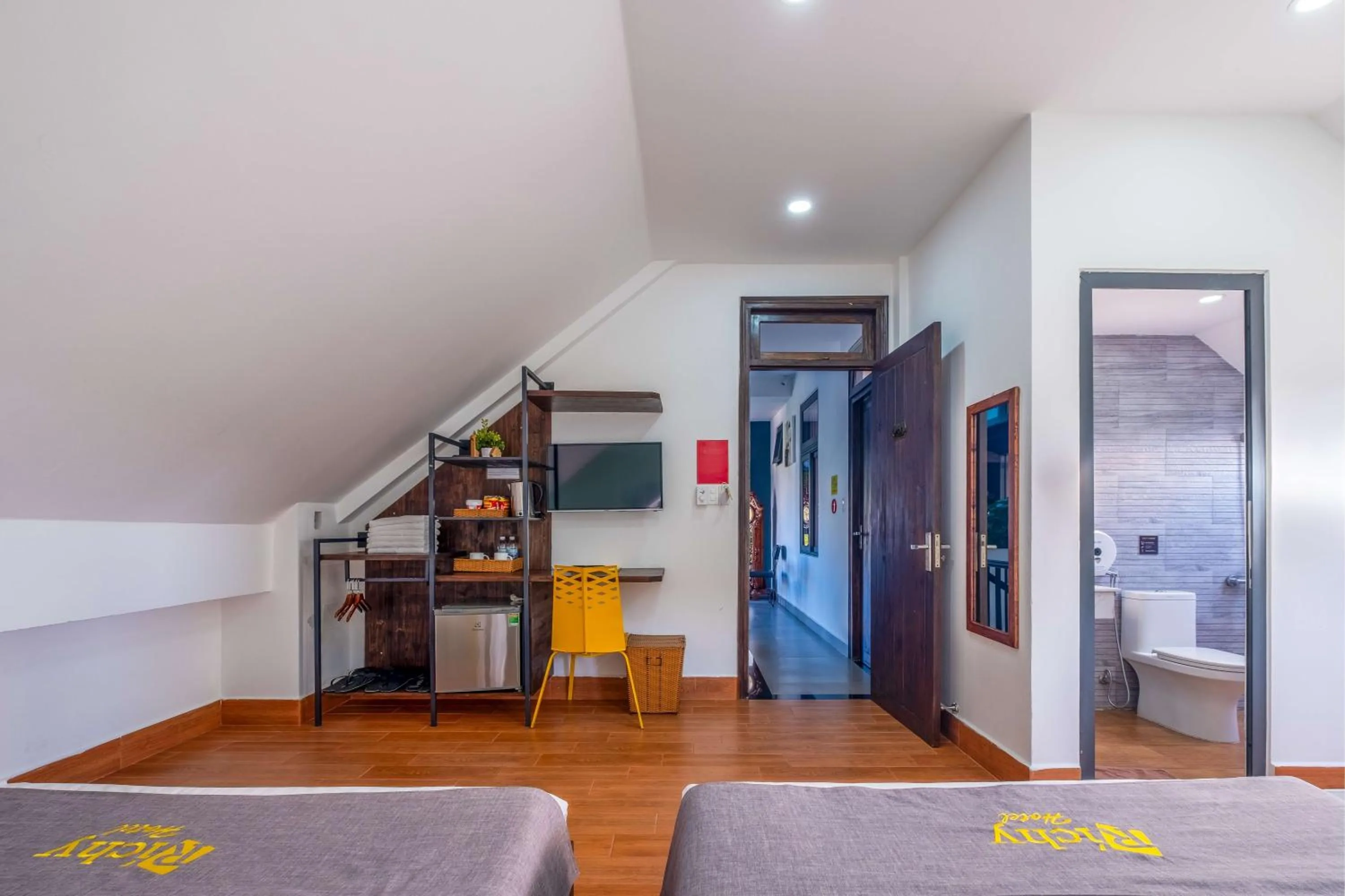 Bedroom, Bed in Richy Dalat Hotel