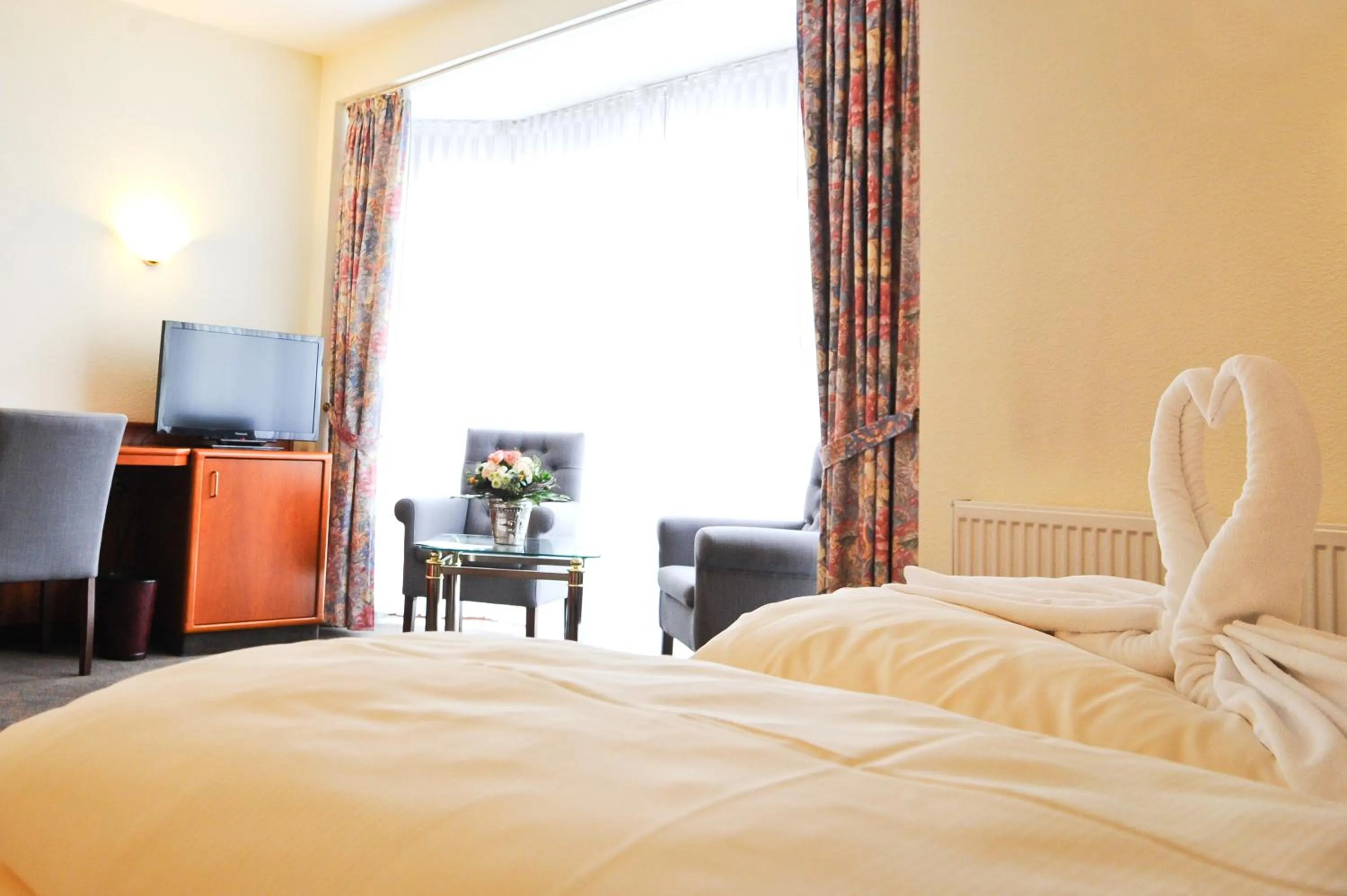 Photo of the whole room, Bed in Hotel Gasthaus Appel Krug