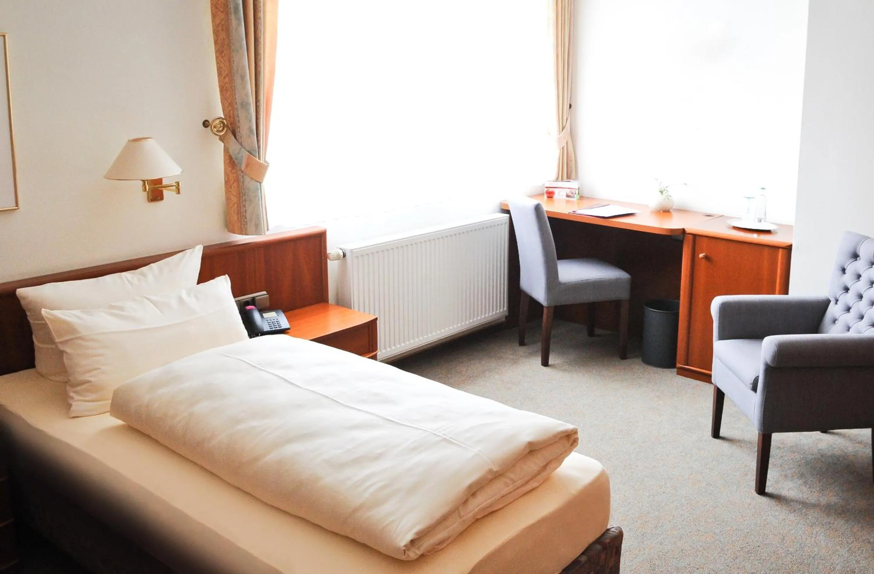 Photo of the whole room, Bed in Hotel Gasthaus Appel Krug
