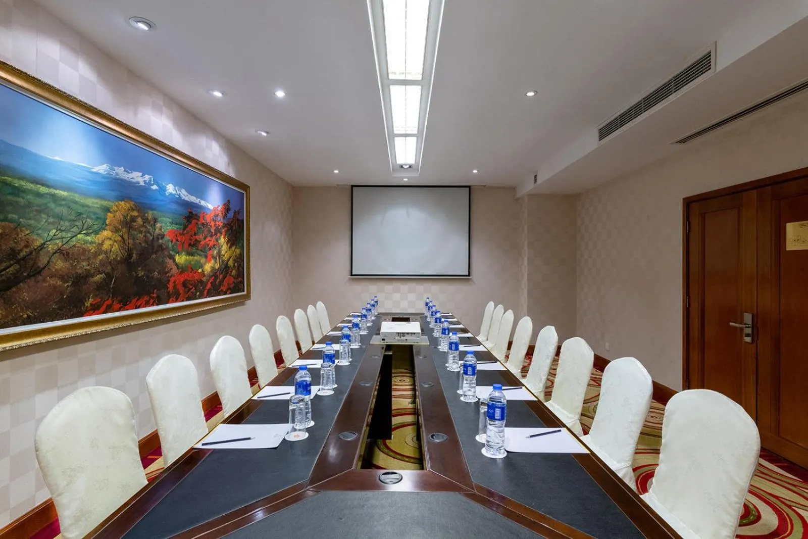 Meeting/conference room in Shanghai Metropark Jichen Hotel