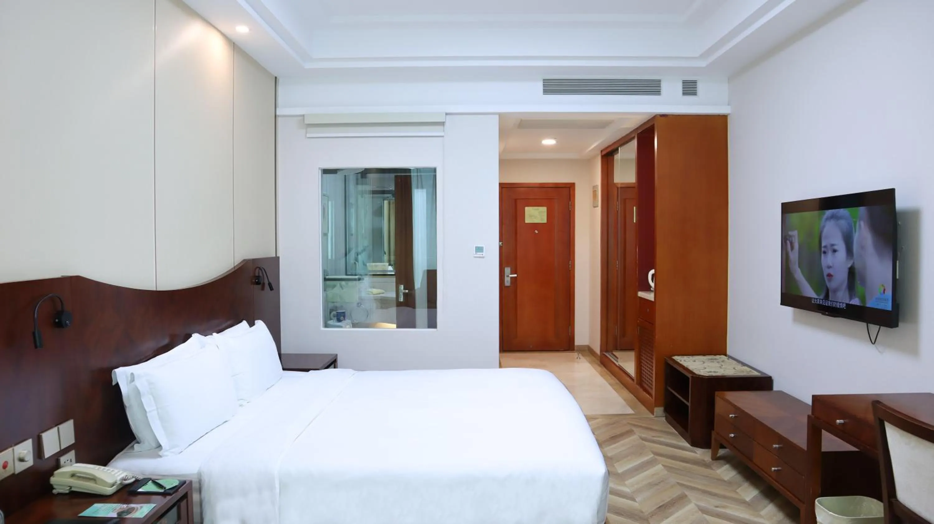 Bed in Shanghai Metropark Jichen Hotel