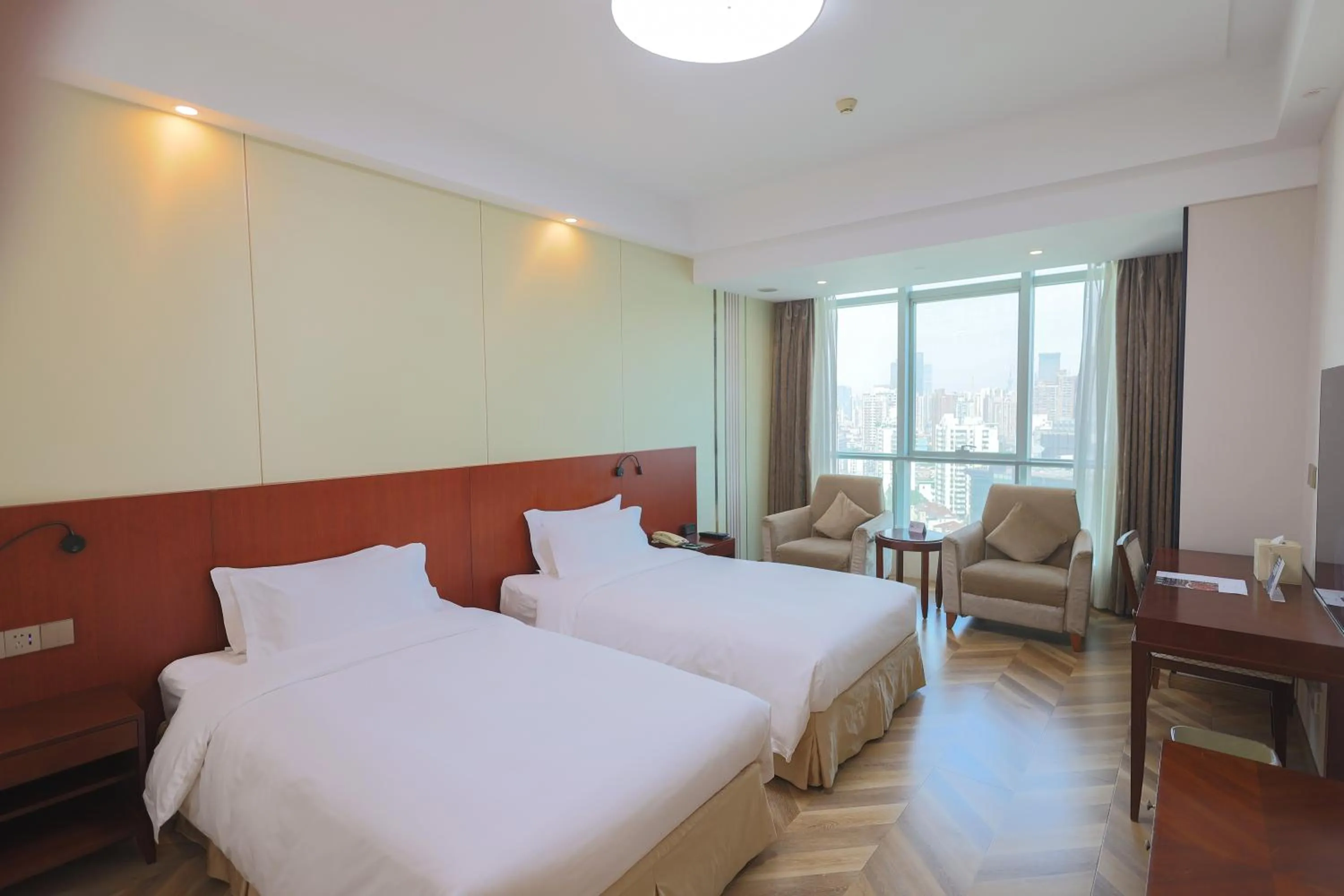 Photo of the whole room, Bed in Shanghai Metropark Jichen Hotel