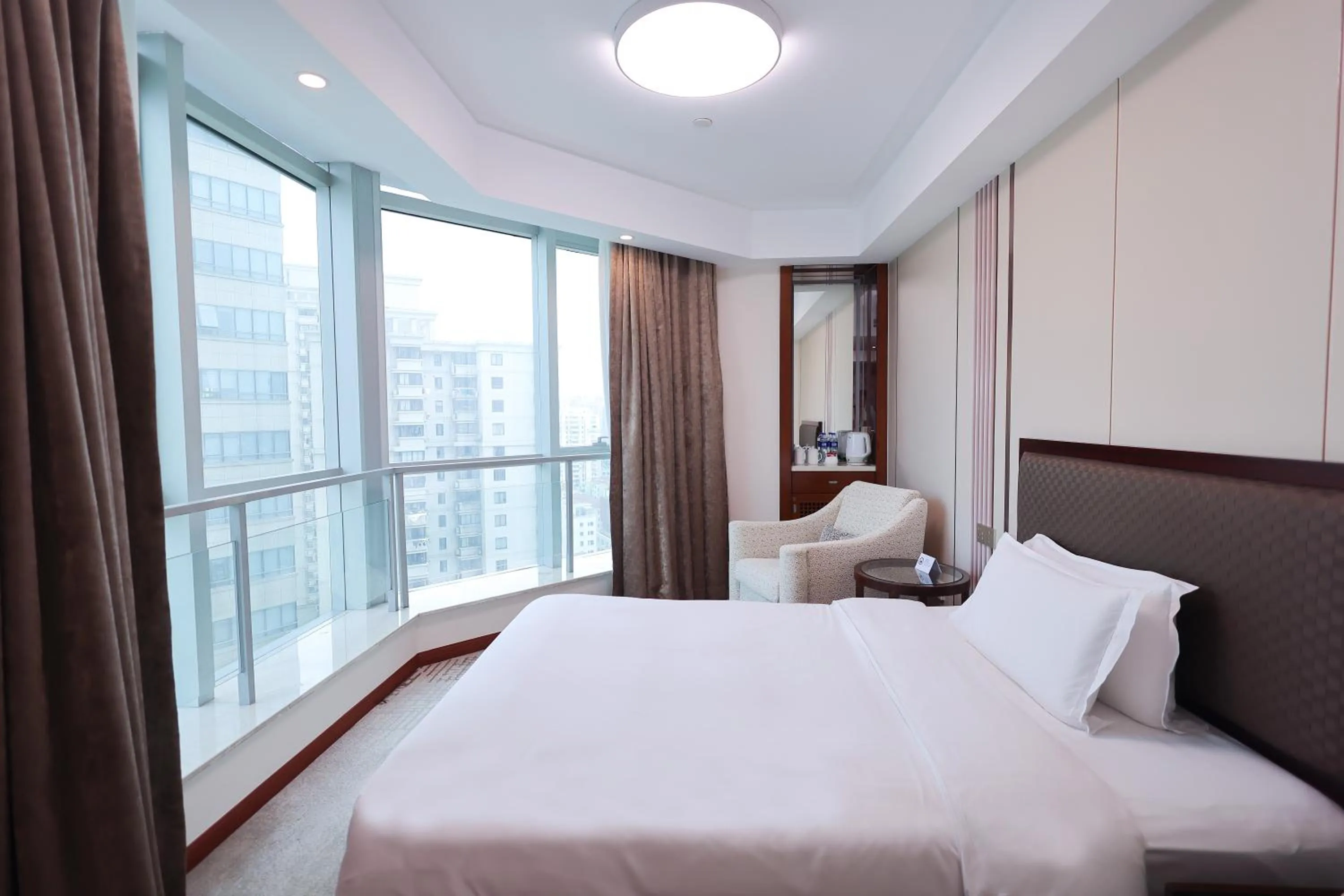 Photo of the whole room, Bed in Shanghai Metropark Jichen Hotel