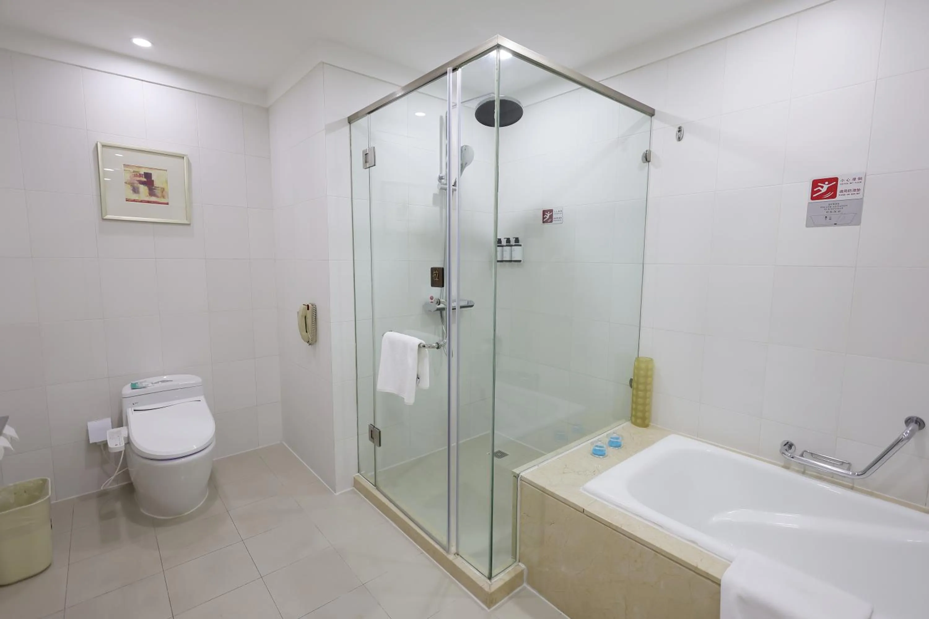 Bathroom in Shanghai Metropark Jichen Hotel