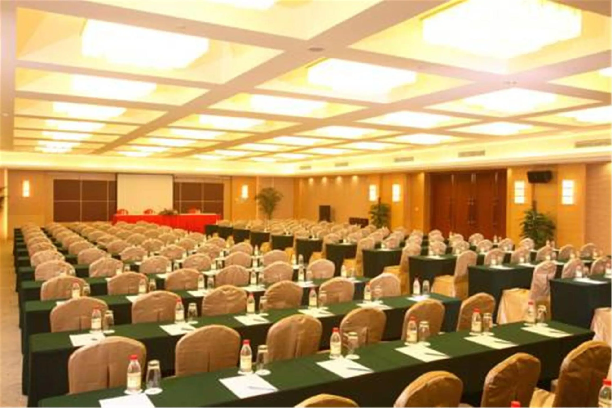 Meeting/conference room in Shanghai Metropark Jichen Hotel
