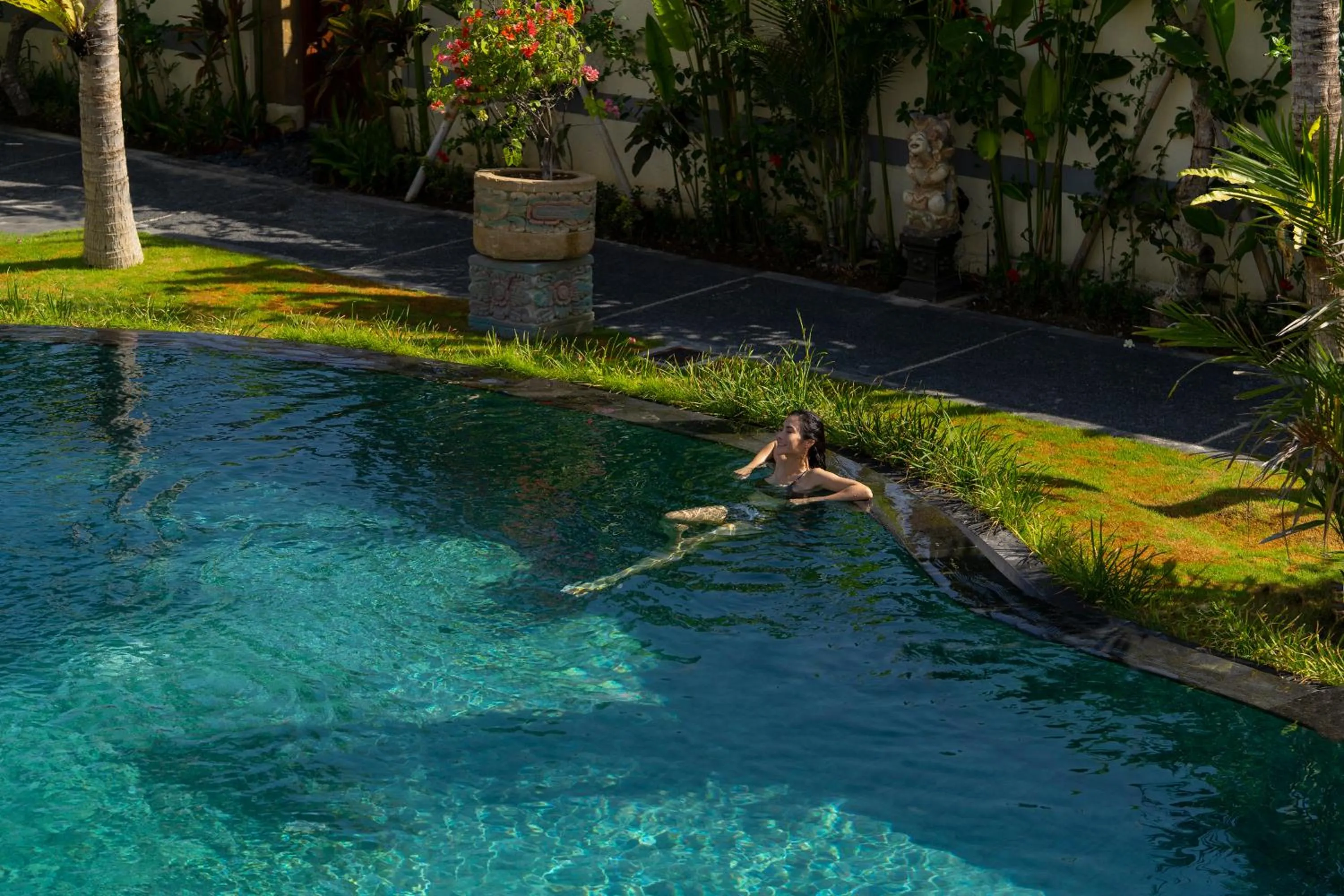 Swimming pool in The Sakaye Villas & Spa by Kanaya Hospitality