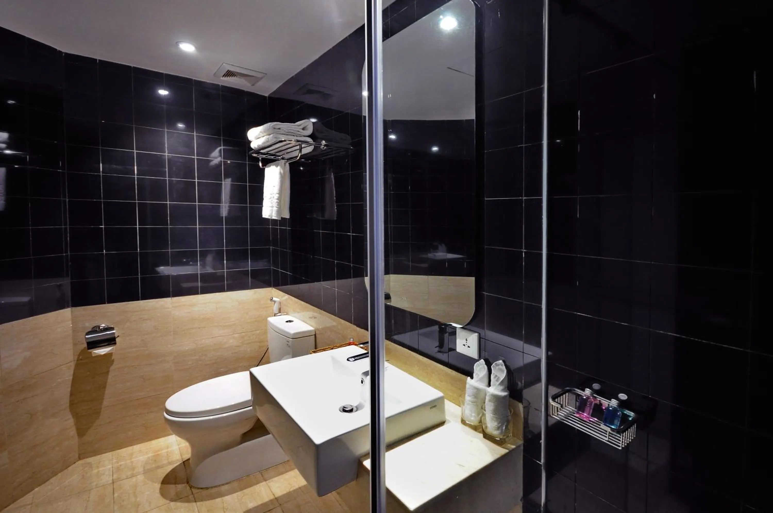 Toilet in Anrizon Hotel Nha Trang