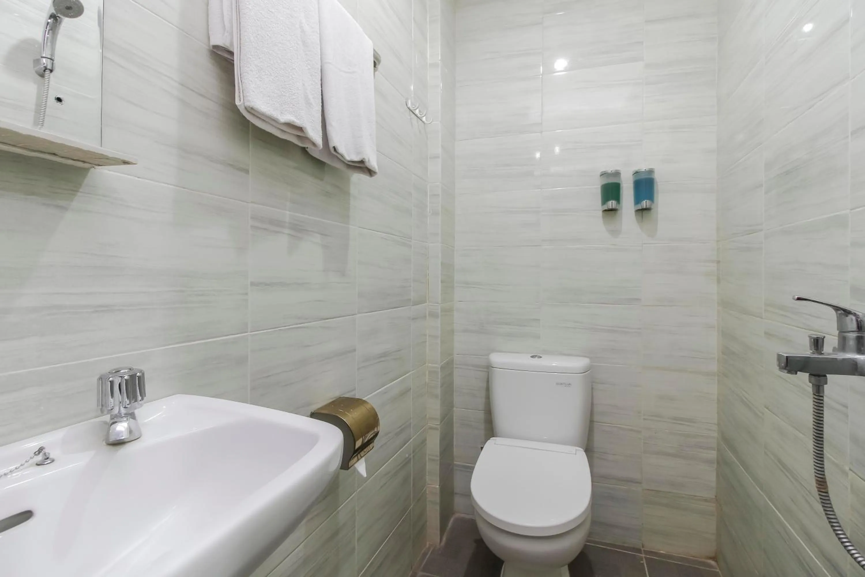 Bathroom in RedDoorz Plus near Galaxy Bekasi