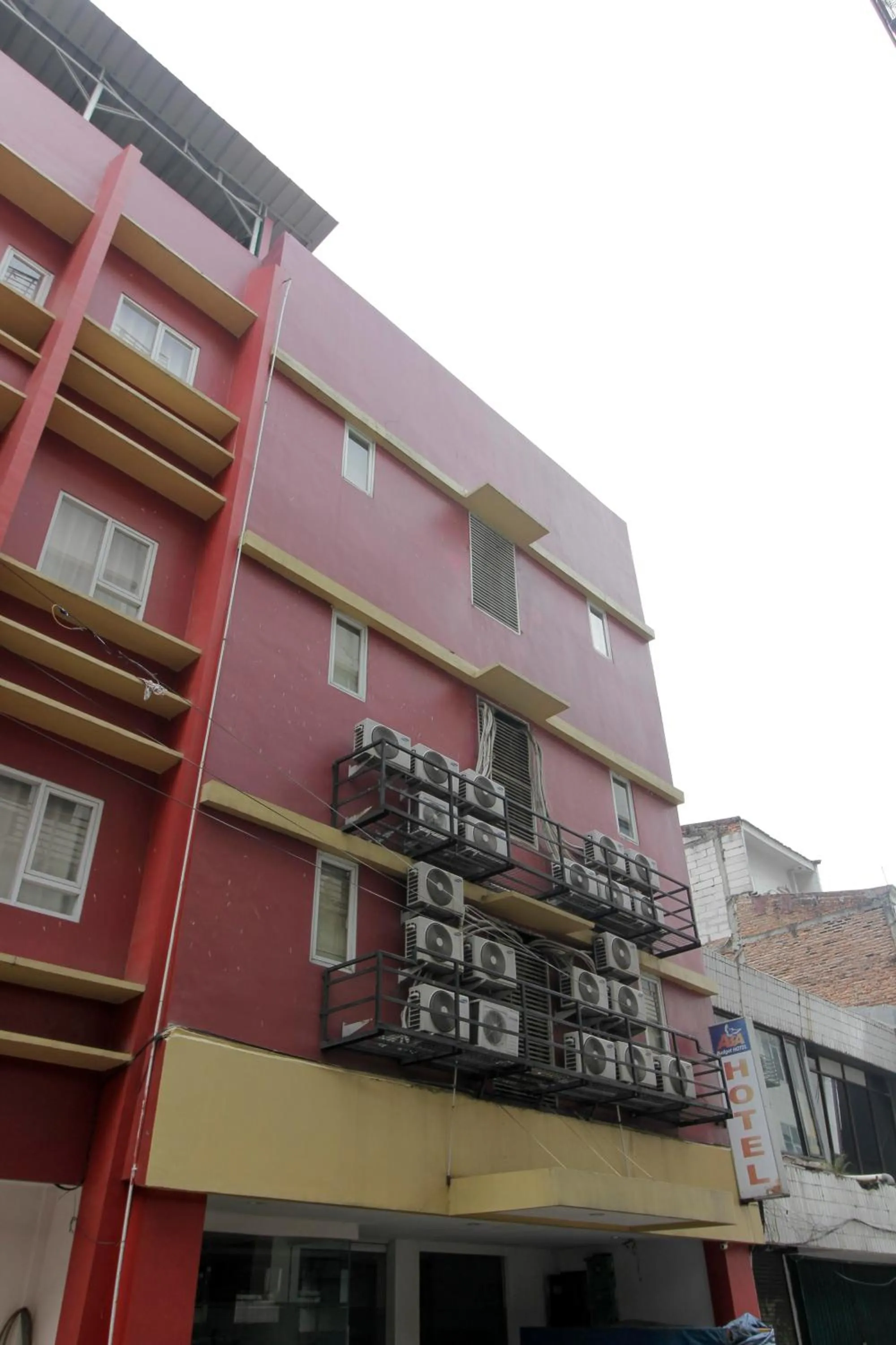 Property building in RedDoorz Plus near Galaxy Bekasi