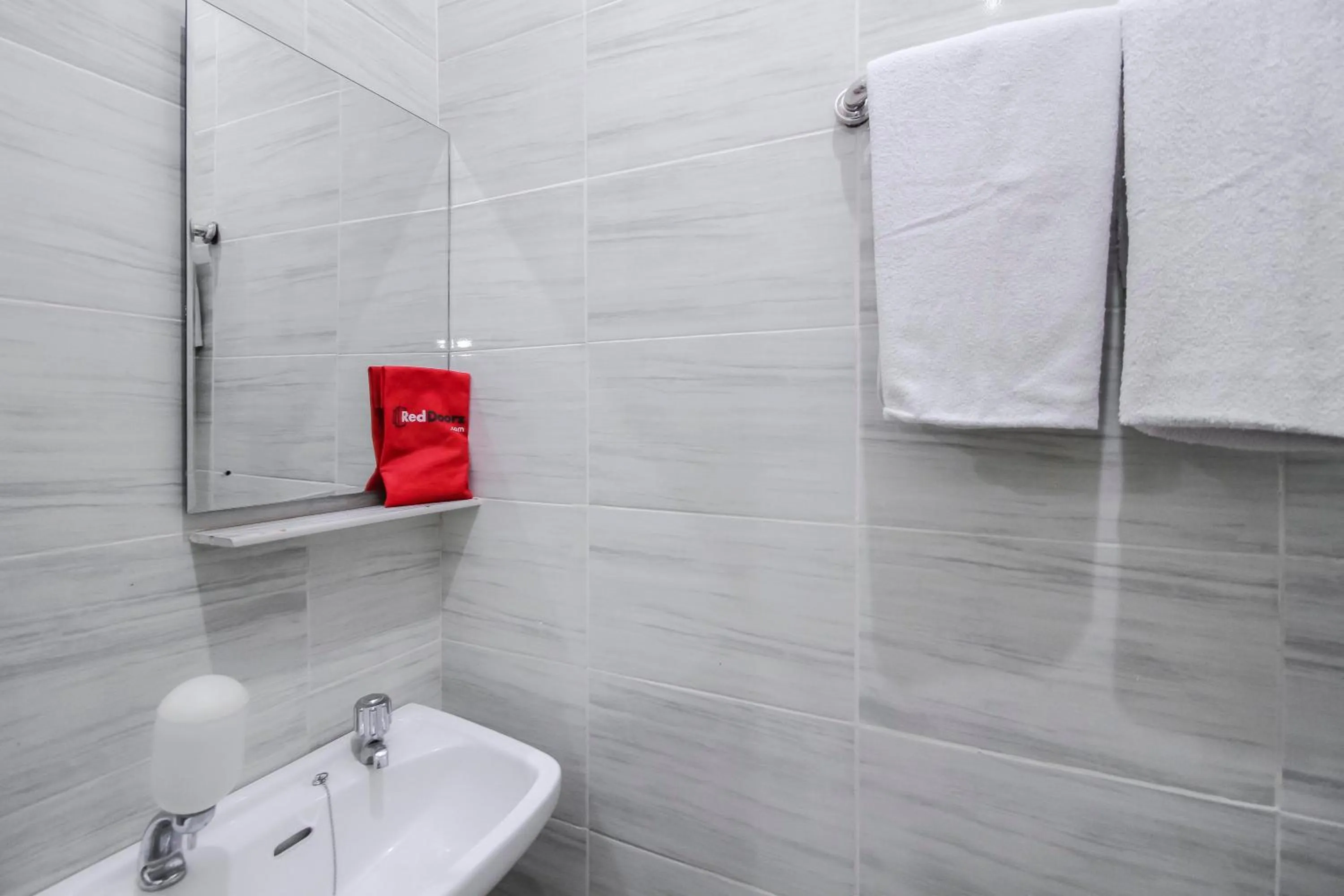 Bathroom in RedDoorz Plus near Galaxy Bekasi