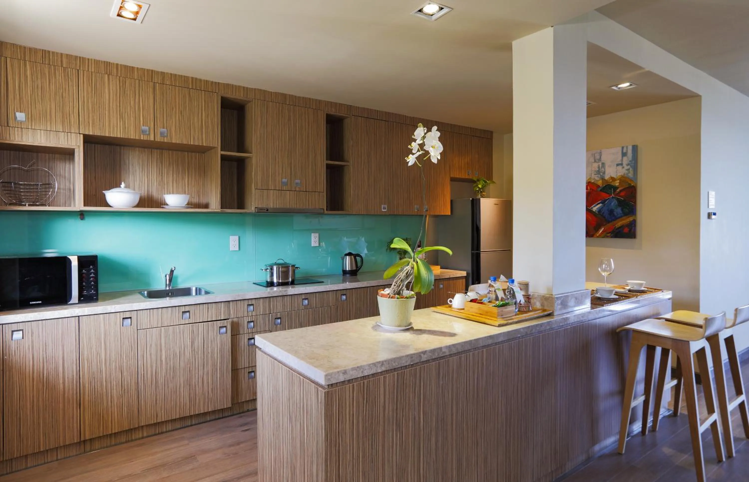 kitchen in The Cliff Resort & Residences