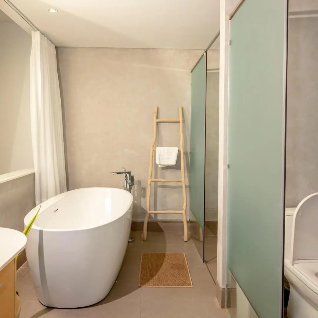 Shower in The Cliff Resort & Residences