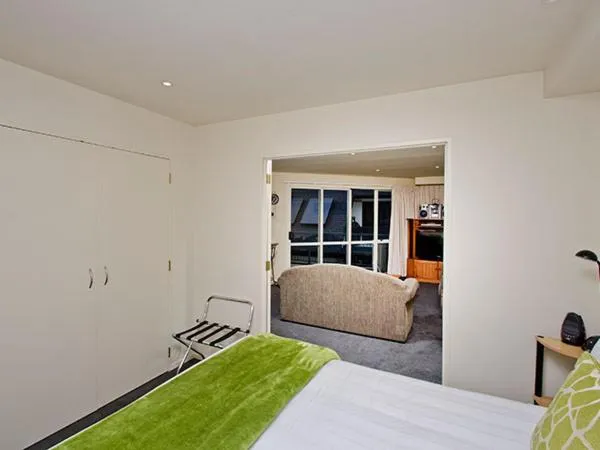 Bedroom, Bed in Pavilion Beachfront Apartments