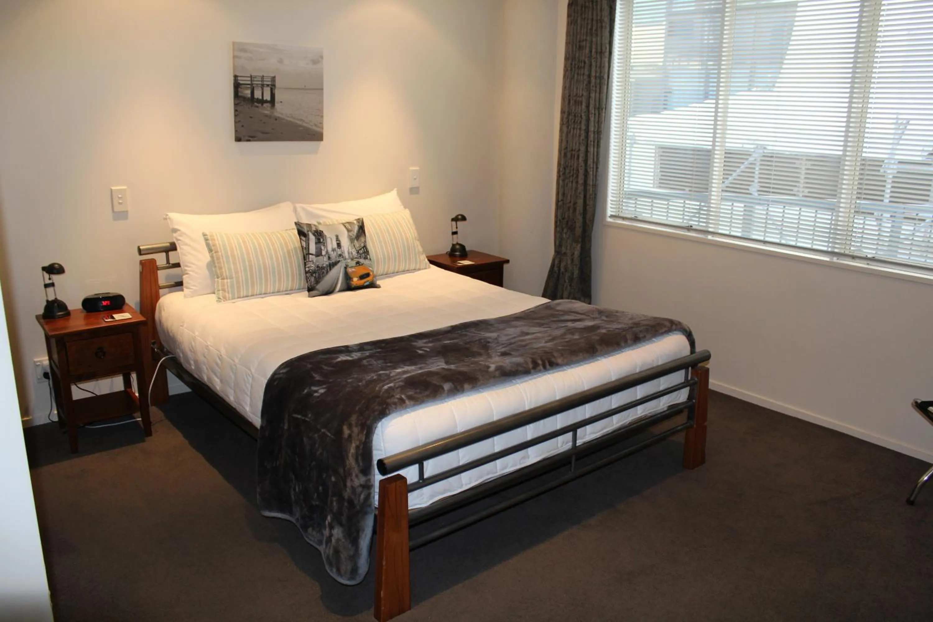 Bedroom, Bed in Pavilion Beachfront Apartments