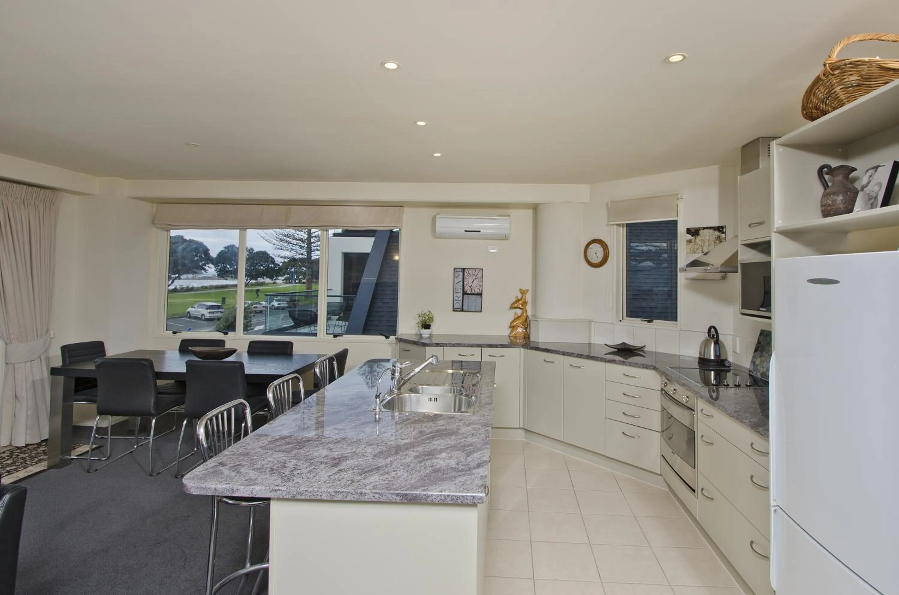 Kitchen or kitchenette in Pavilion Beachfront Apartments