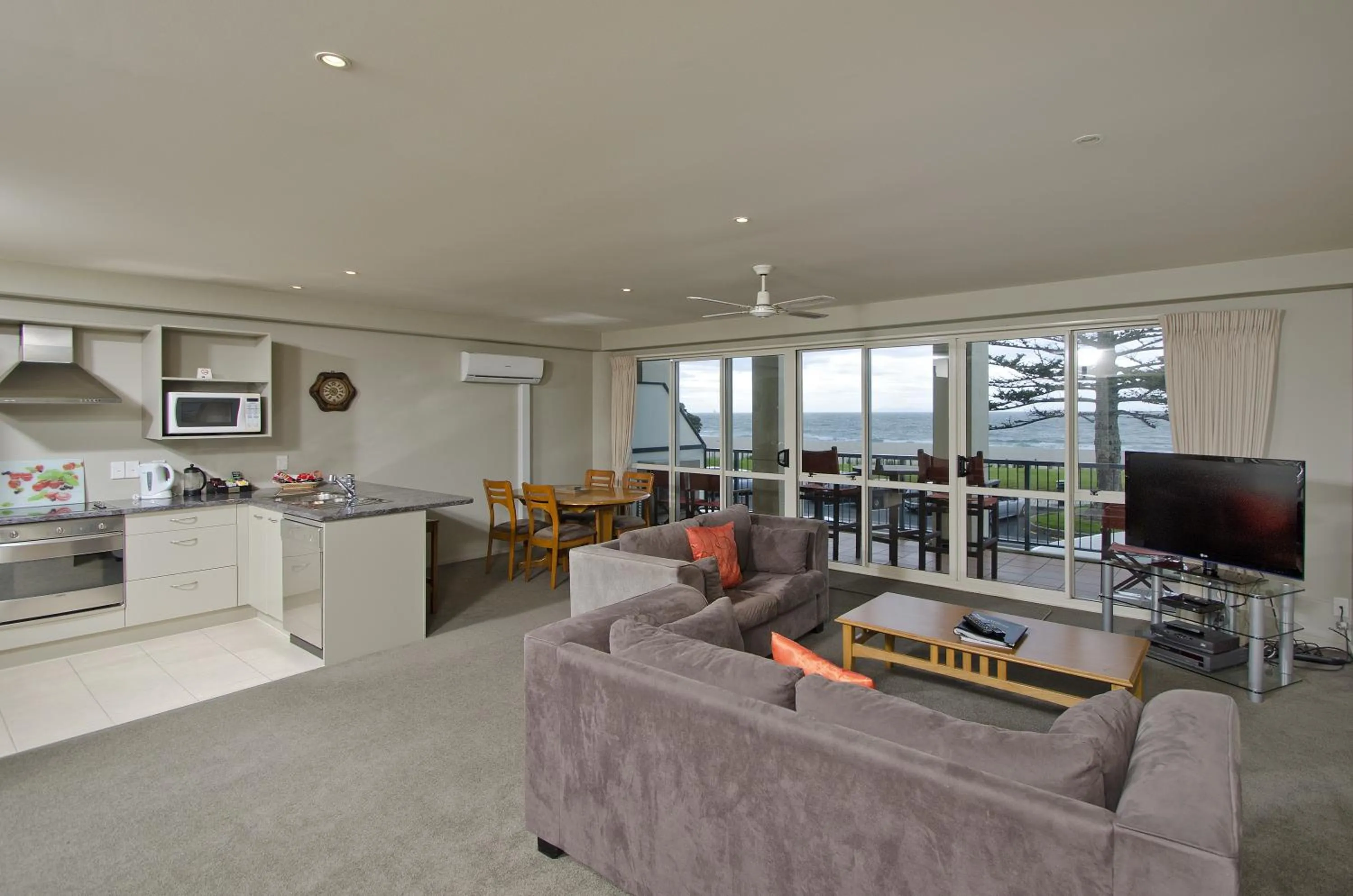 Day in Pavilion Beachfront Apartments