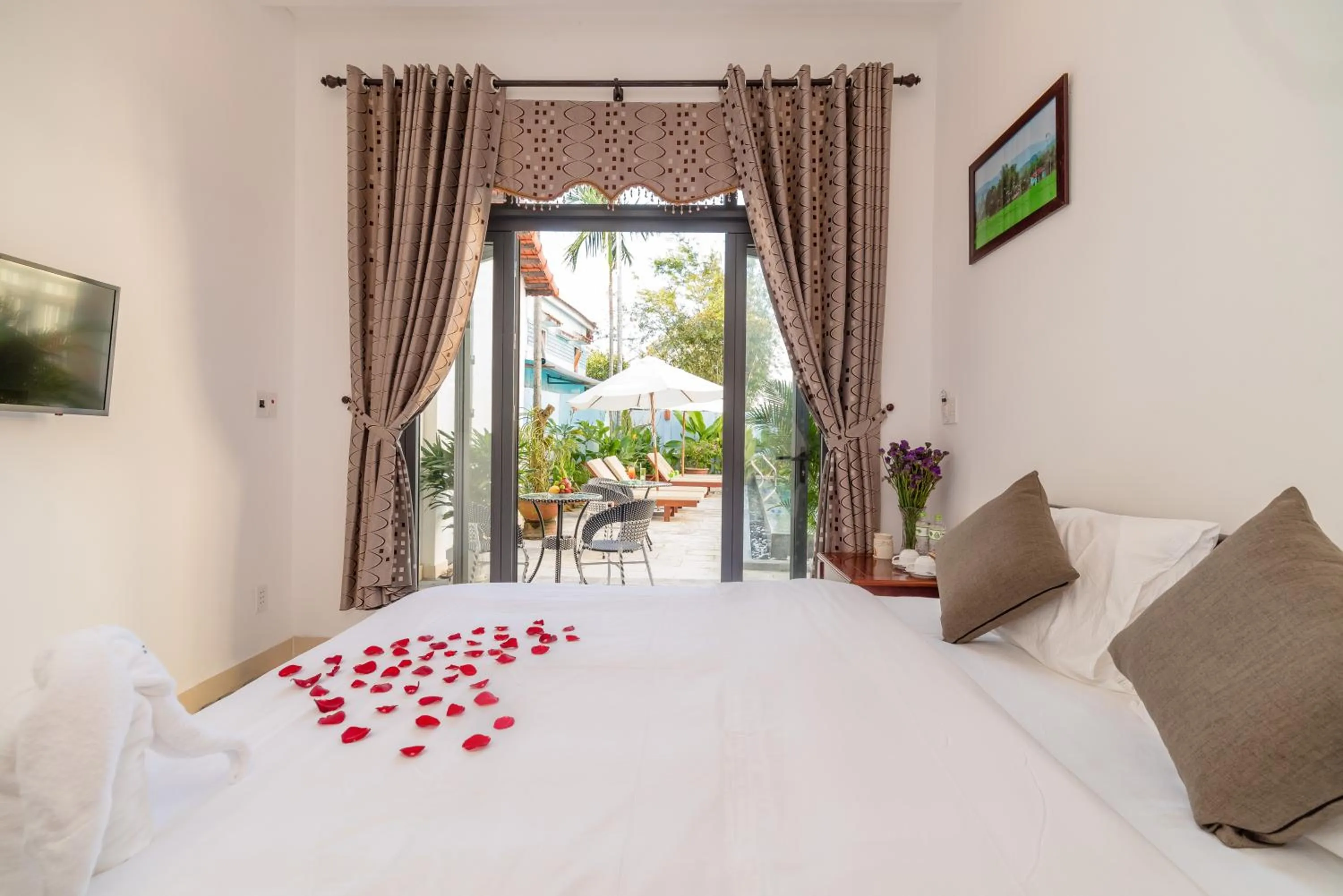 Bed in Hanh Nhung Villa