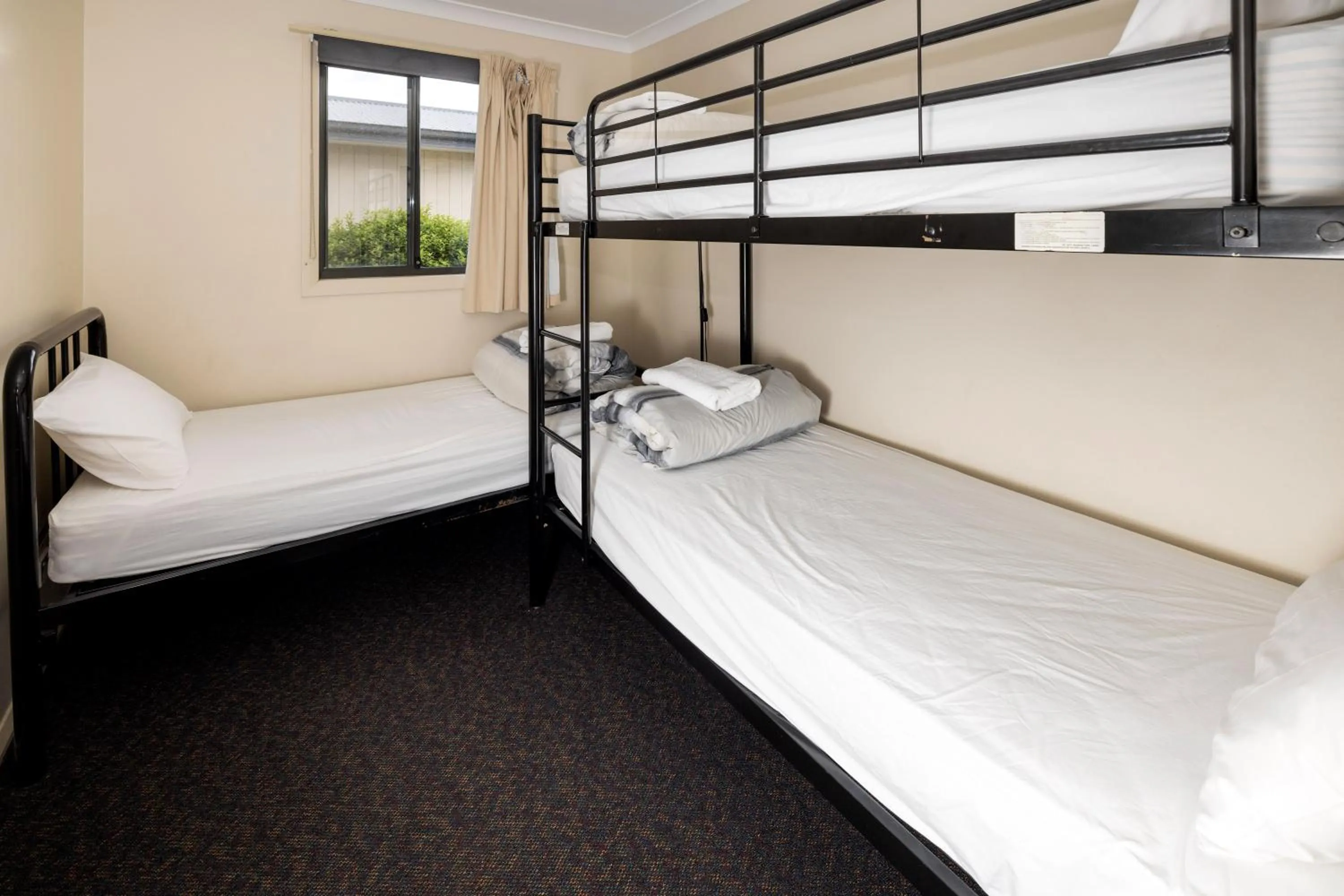 Bed in BIG4 Hobart Airport Tourist Park