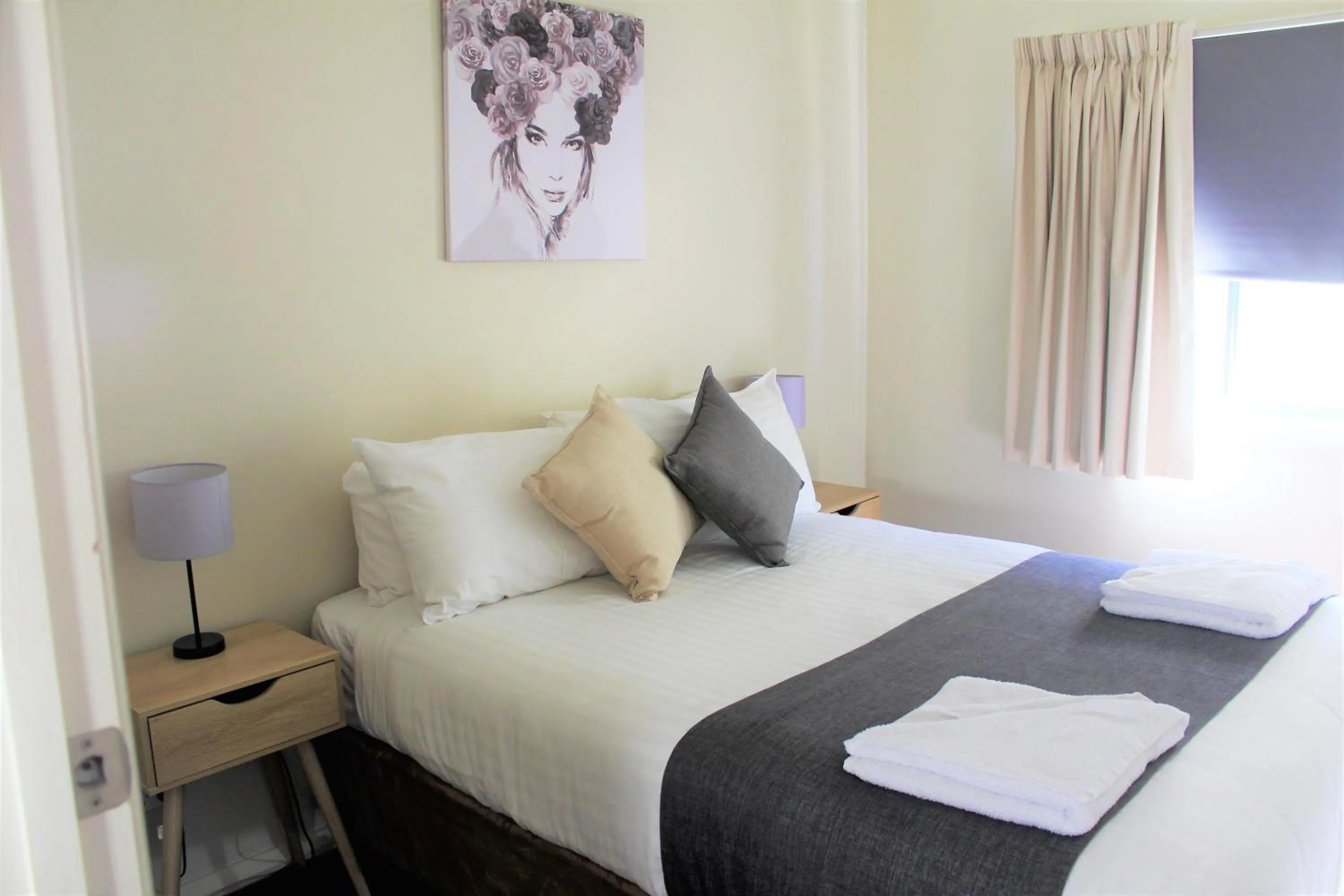 Bedroom, Bed in BIG4 Hobart Airport Tourist Park