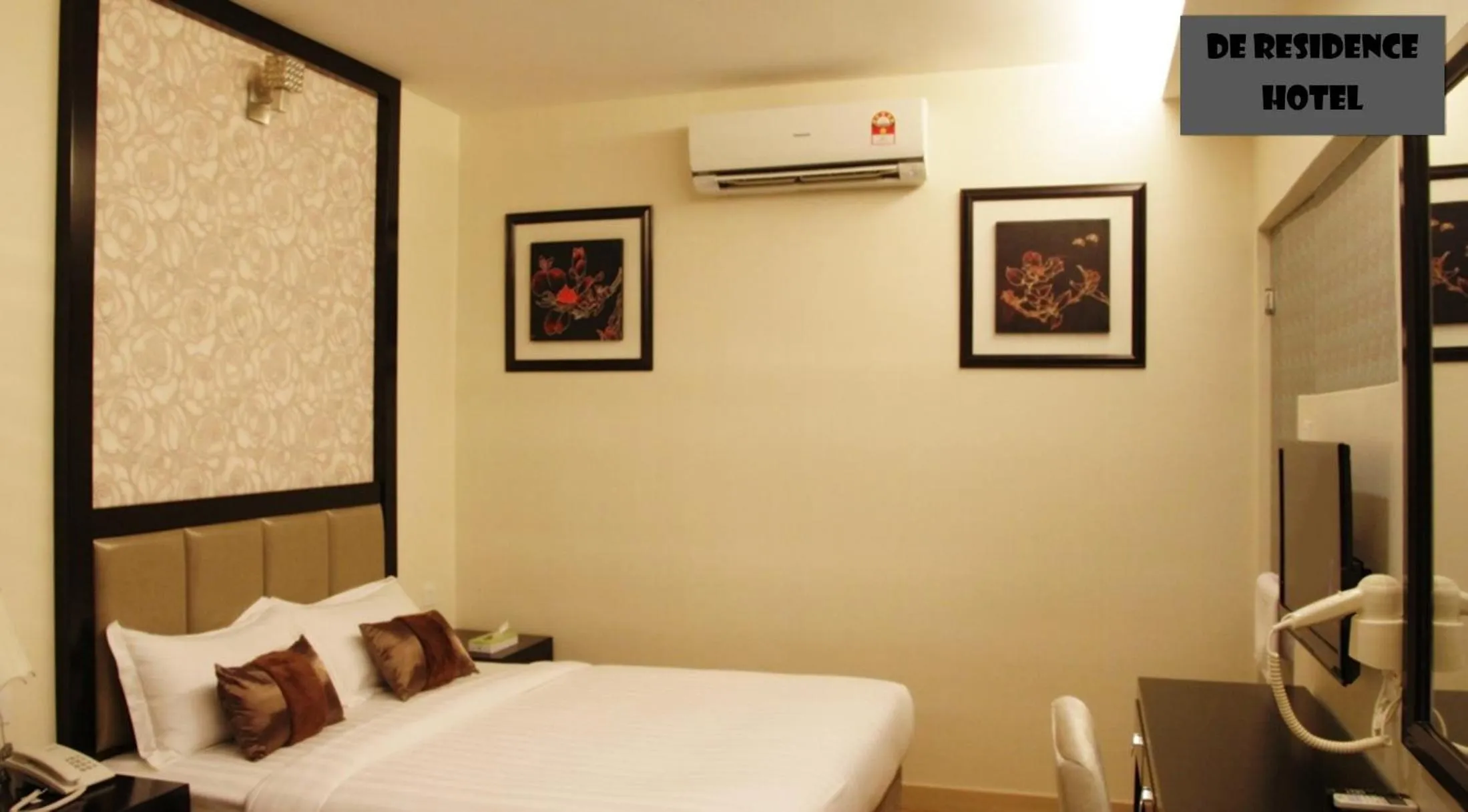 Bed in De Residence Hotel