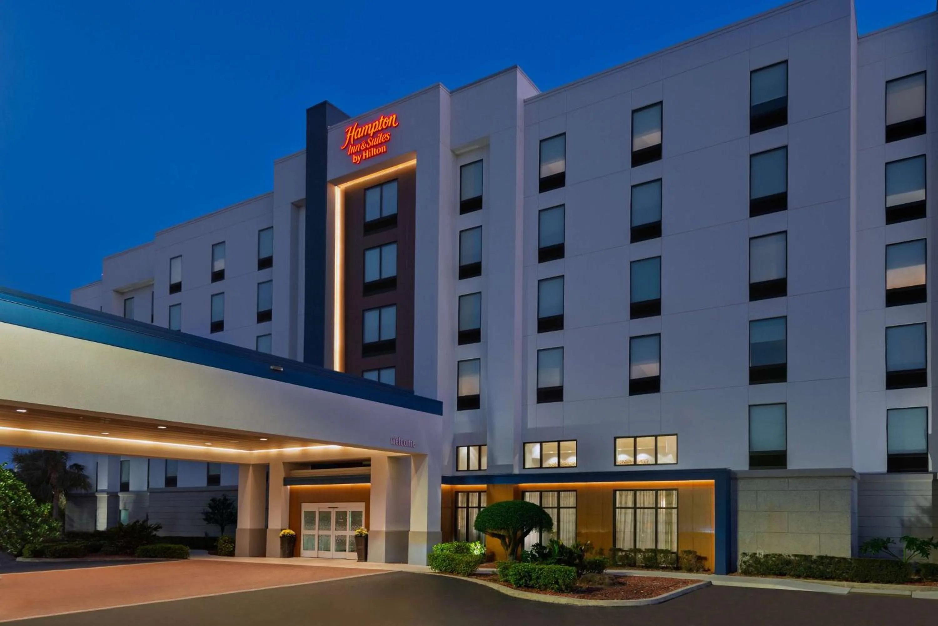 Property building in Hampton Inn & Suites Clearwater St Petersburg Ulmerton Road FL