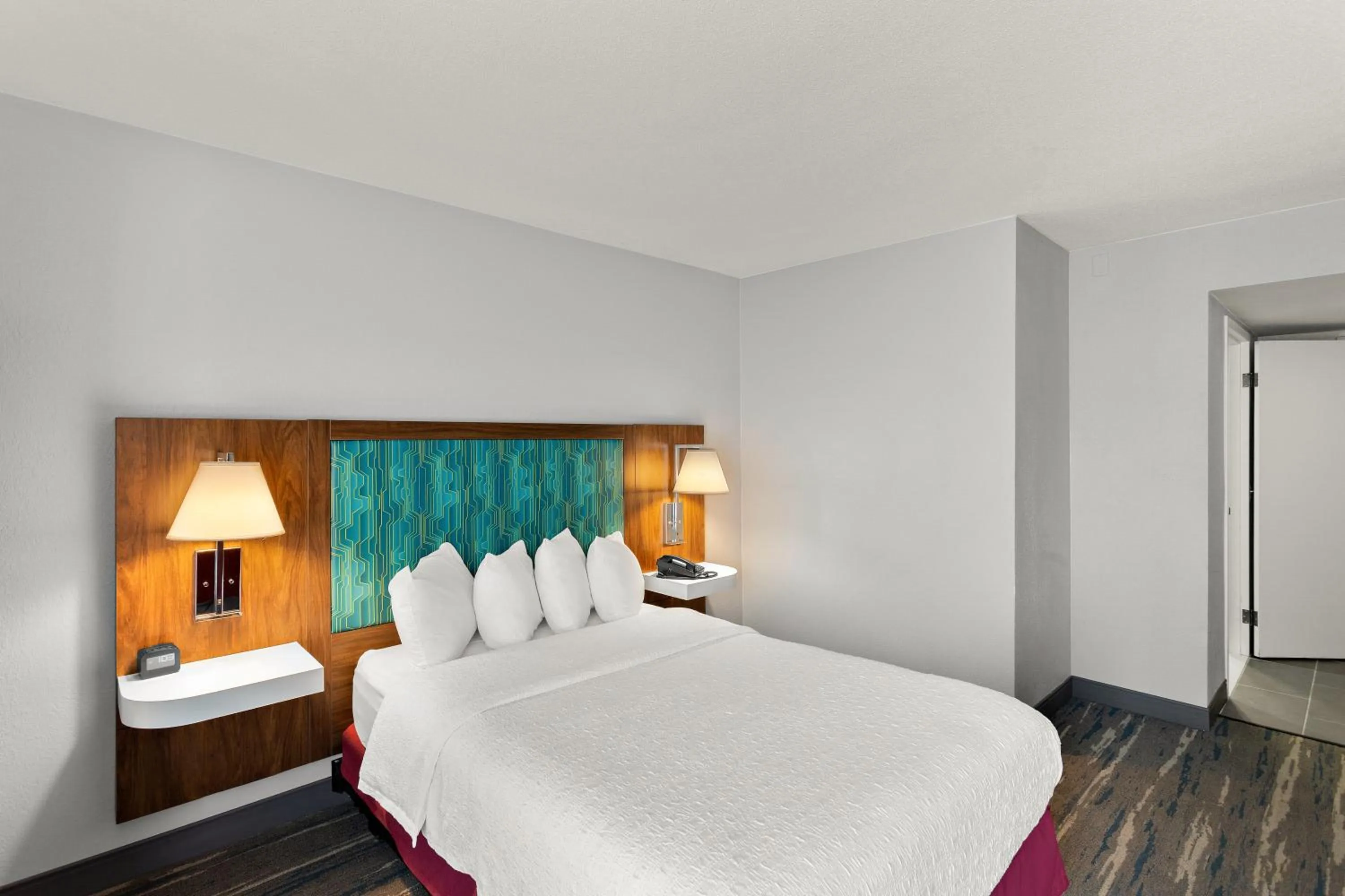 Guests, Bed in Hampton Inn Bridgeport/Clarksburg